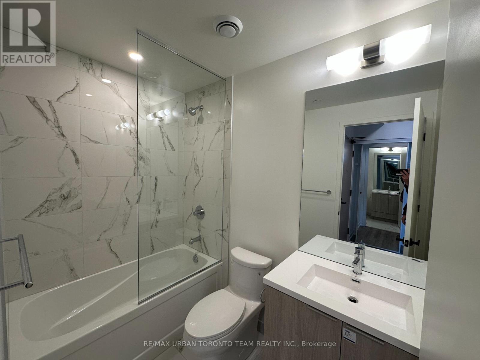 5515 - 8 Interchange Way, Vaughan (Vaughan Corporate Centre), Ontario  L4K 5Z7 - Photo 10 - N12809292