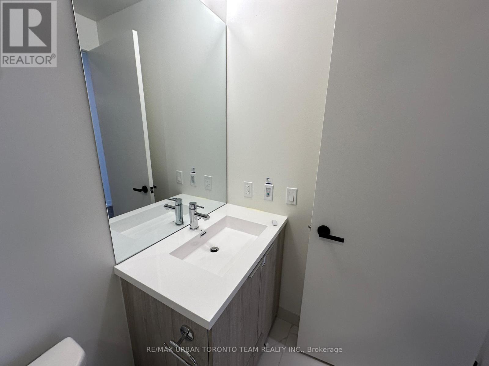 5515 - 8 Interchange Way, Vaughan (Vaughan Corporate Centre), Ontario  L4K 5Z7 - Photo 12 - N12809292