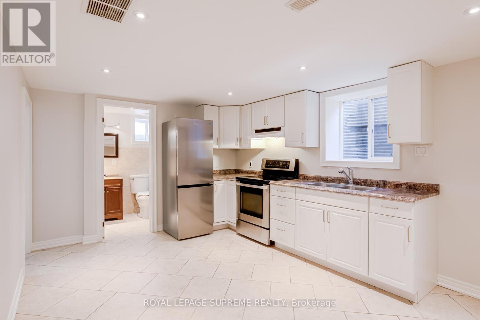 18 Fairweather Road, Toronto, Ontario  M6M 4C7 - Photo 34 - W12913570