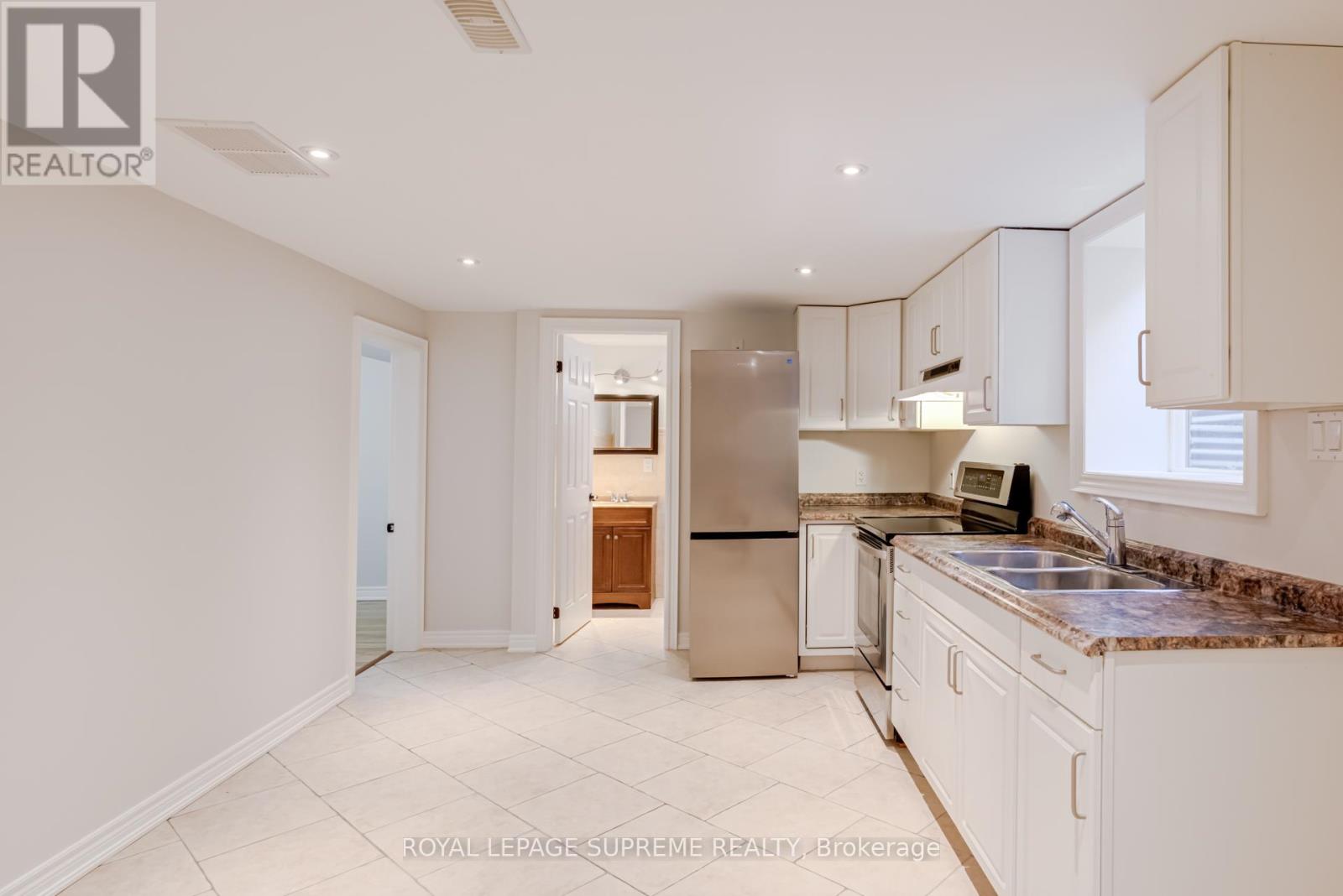 18 Fairweather Road, Toronto, Ontario  M6M 4C7 - Photo 33 - W12913570