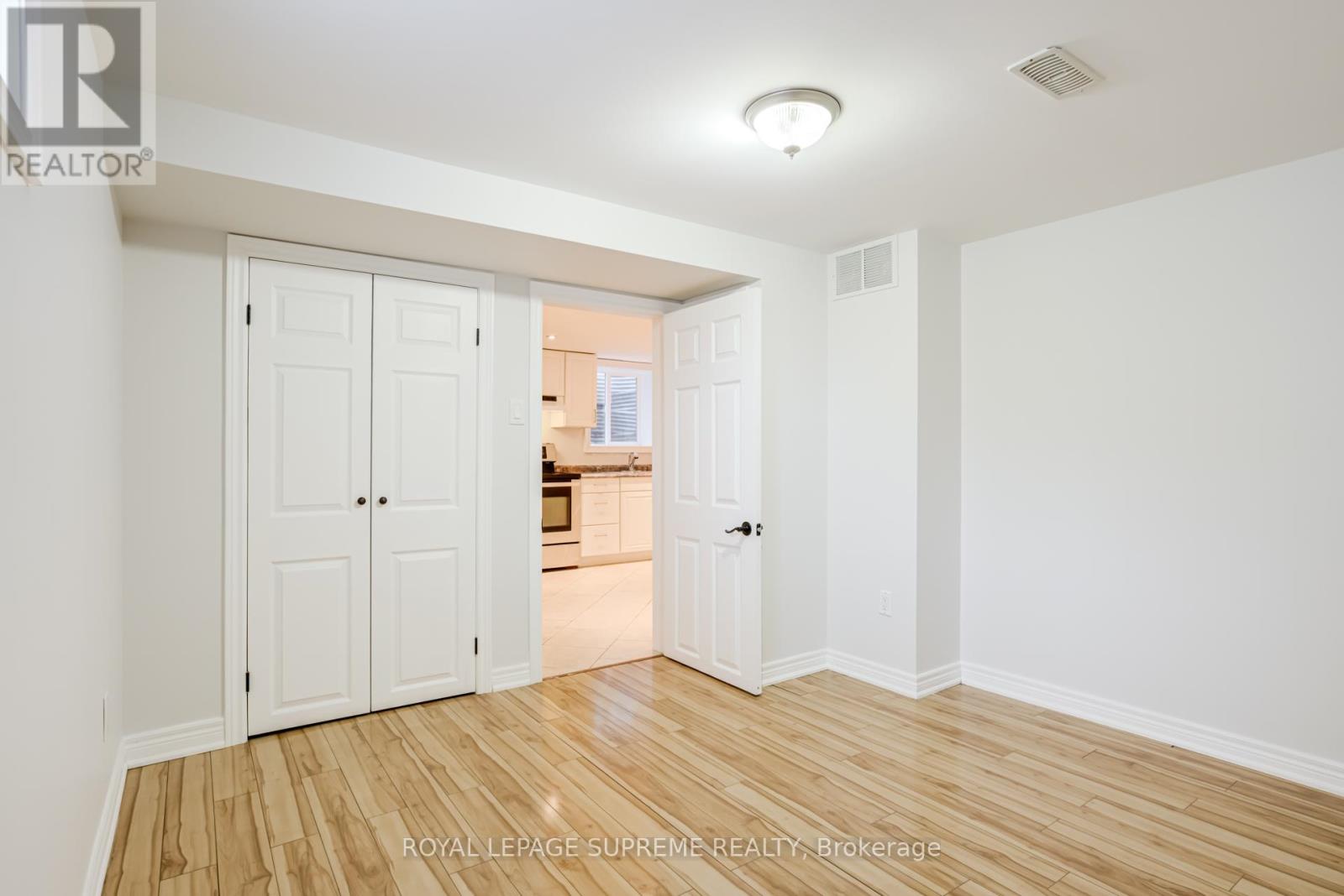 18 Fairweather Road, Toronto, Ontario  M6M 4C7 - Photo 37 - W12913570