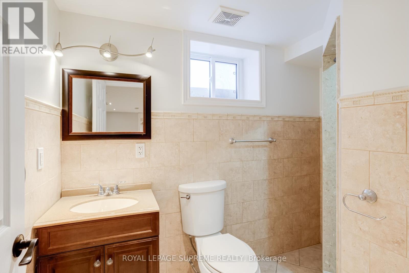 18 Fairweather Road, Toronto, Ontario  M6M 4C7 - Photo 38 - W12913570