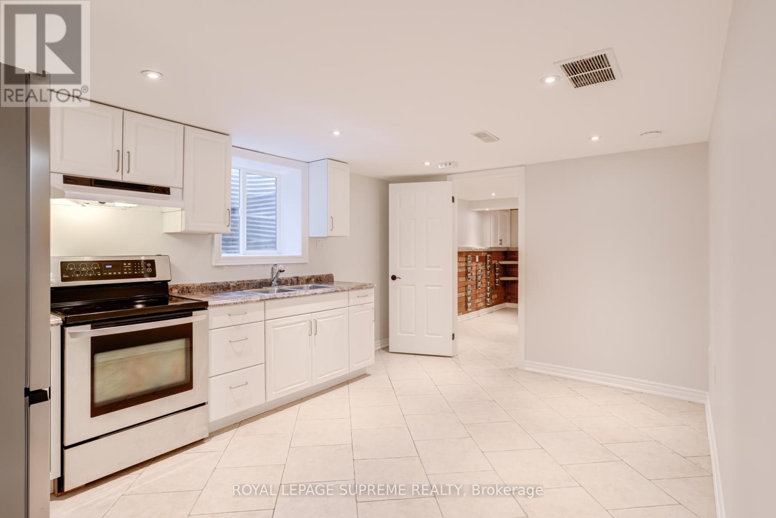 18 Fairweather Road, Toronto, Ontario  M6M 4C7 - Photo 35 - W12913570