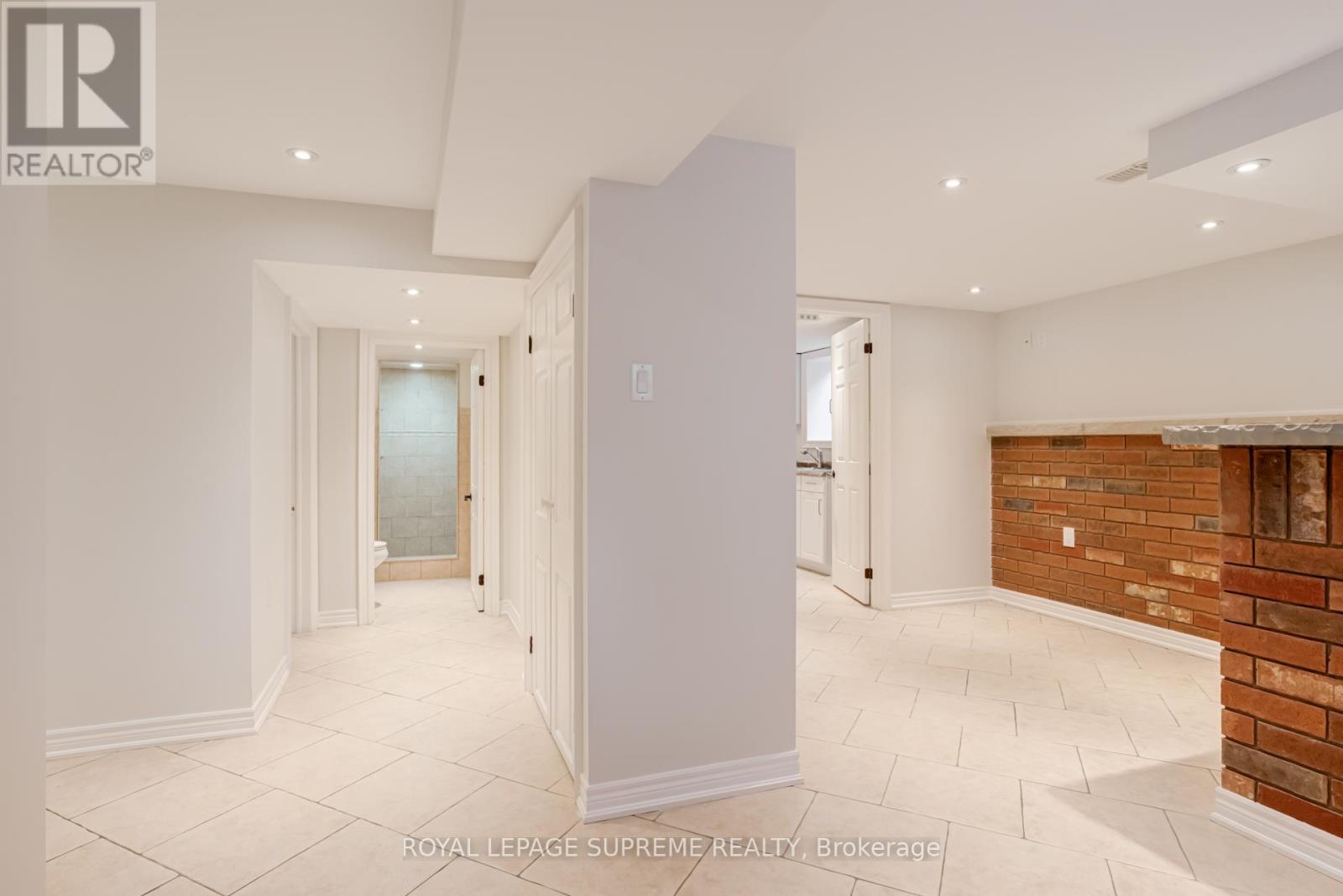 18 Fairweather Road, Toronto, Ontario  M6M 4C7 - Photo 40 - W12913570