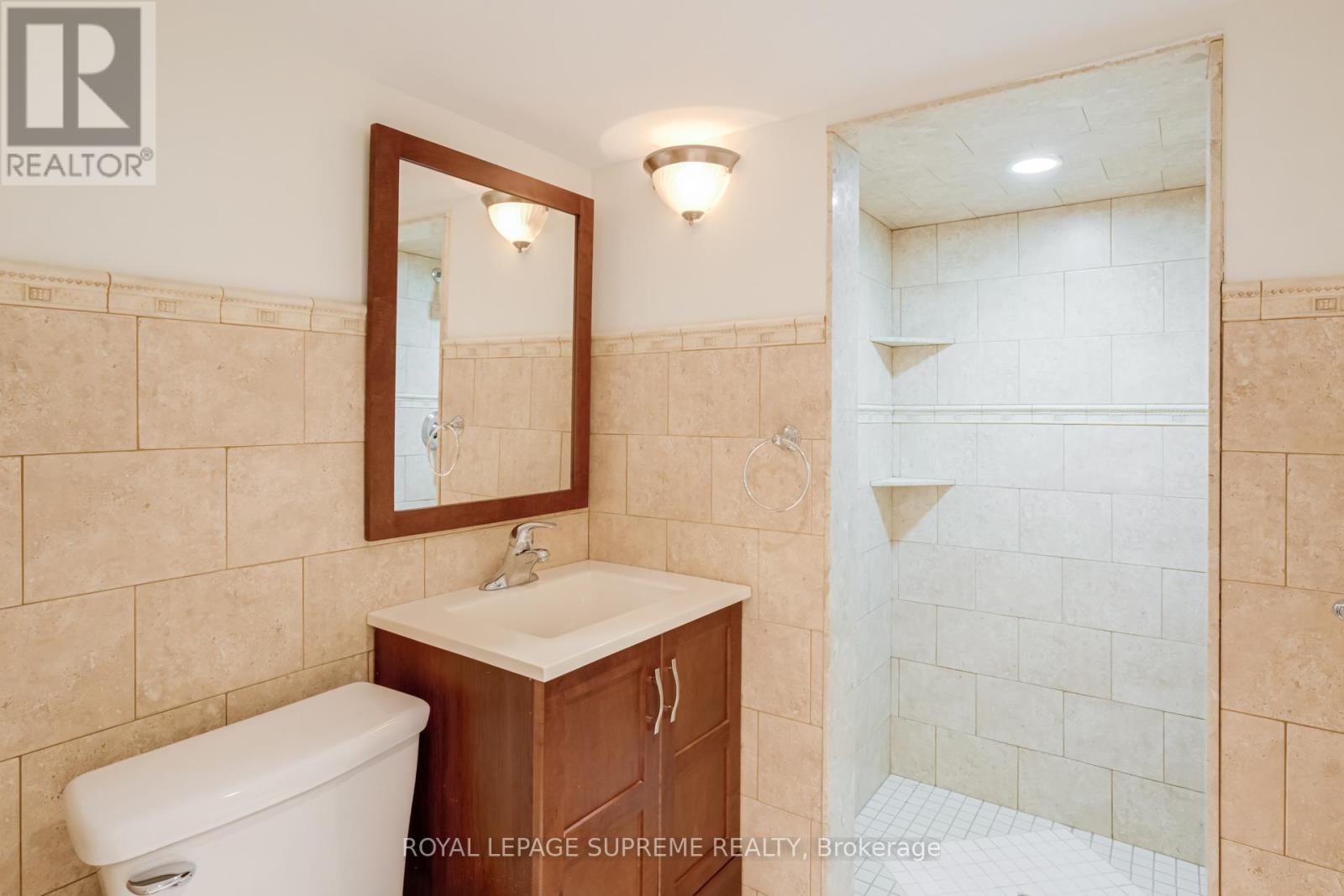 18 Fairweather Road, Toronto, Ontario  M6M 4C7 - Photo 41 - W12913570