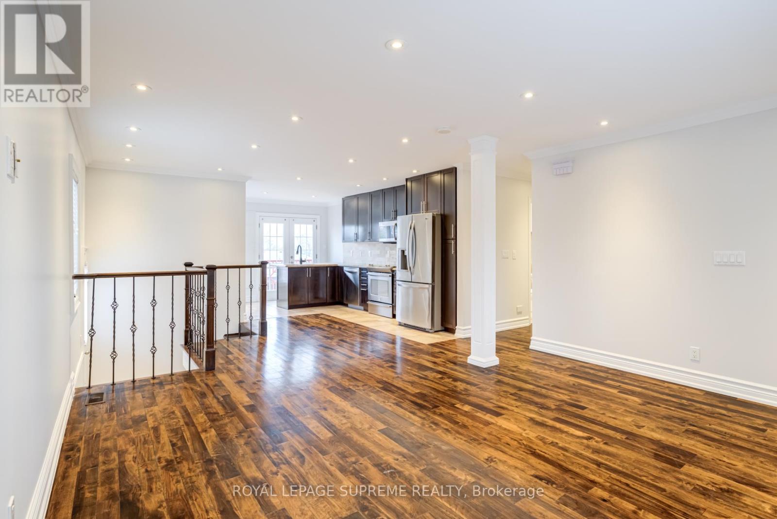 18 Fairweather Road, Toronto, Ontario  M6M 4C7 - Photo 7 - W12913570