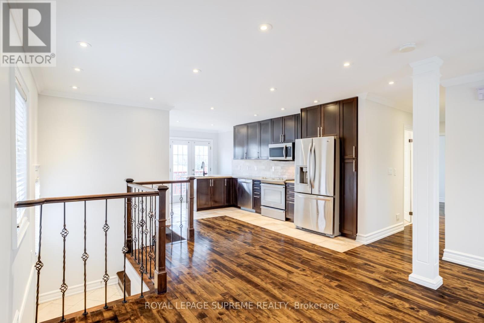 18 Fairweather Road, Toronto, Ontario  M6M 4C7 - Photo 9 - W12913570