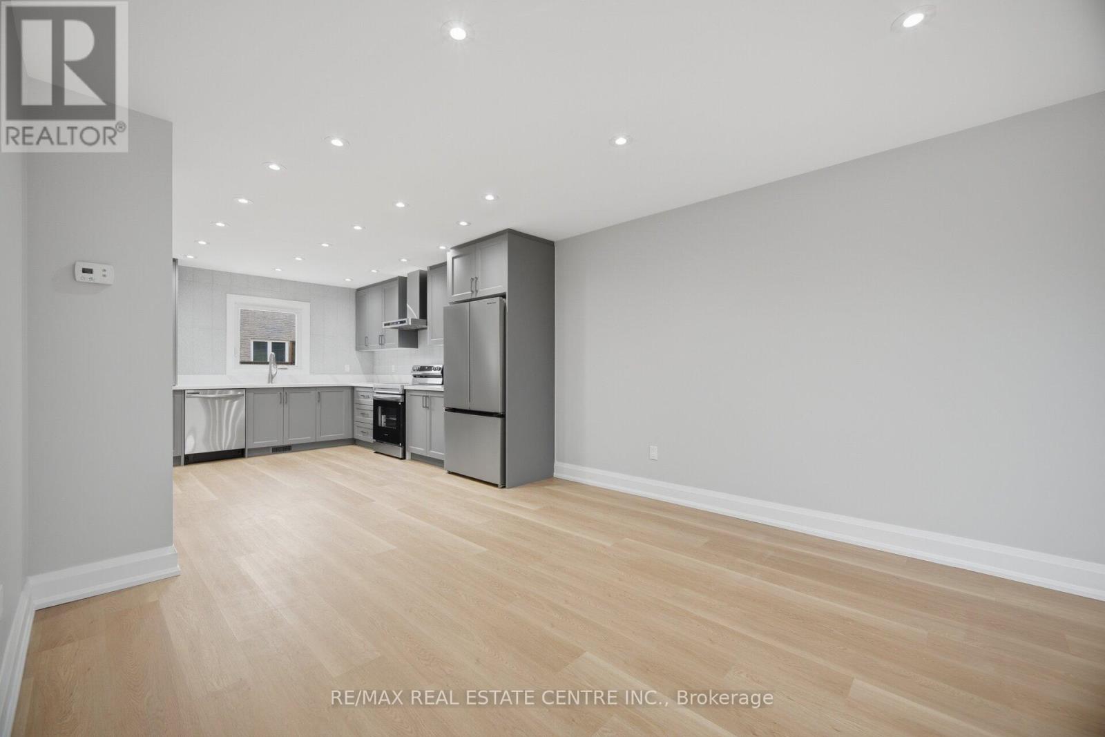 4028 Sasha Court, Mississauga (Rathwood), Ontario  L4W 3K9 - Photo 10 - W12938354