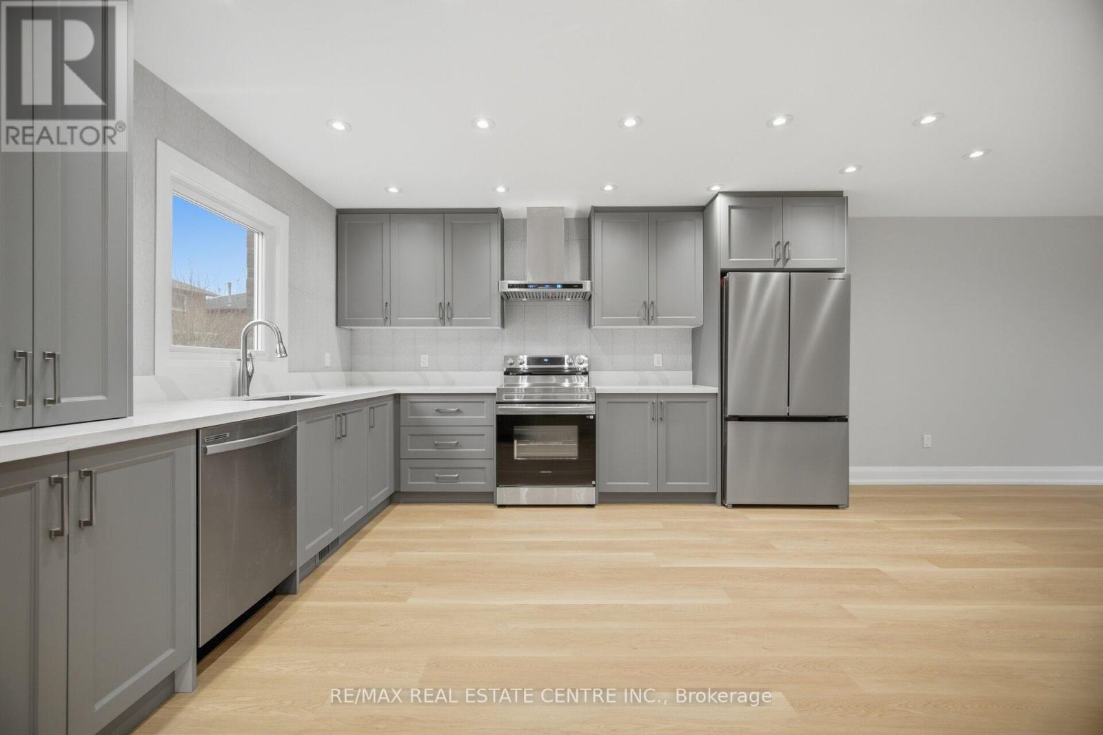 4028 Sasha Court, Mississauga (Rathwood), Ontario  L4W 3K9 - Photo 15 - W12938354