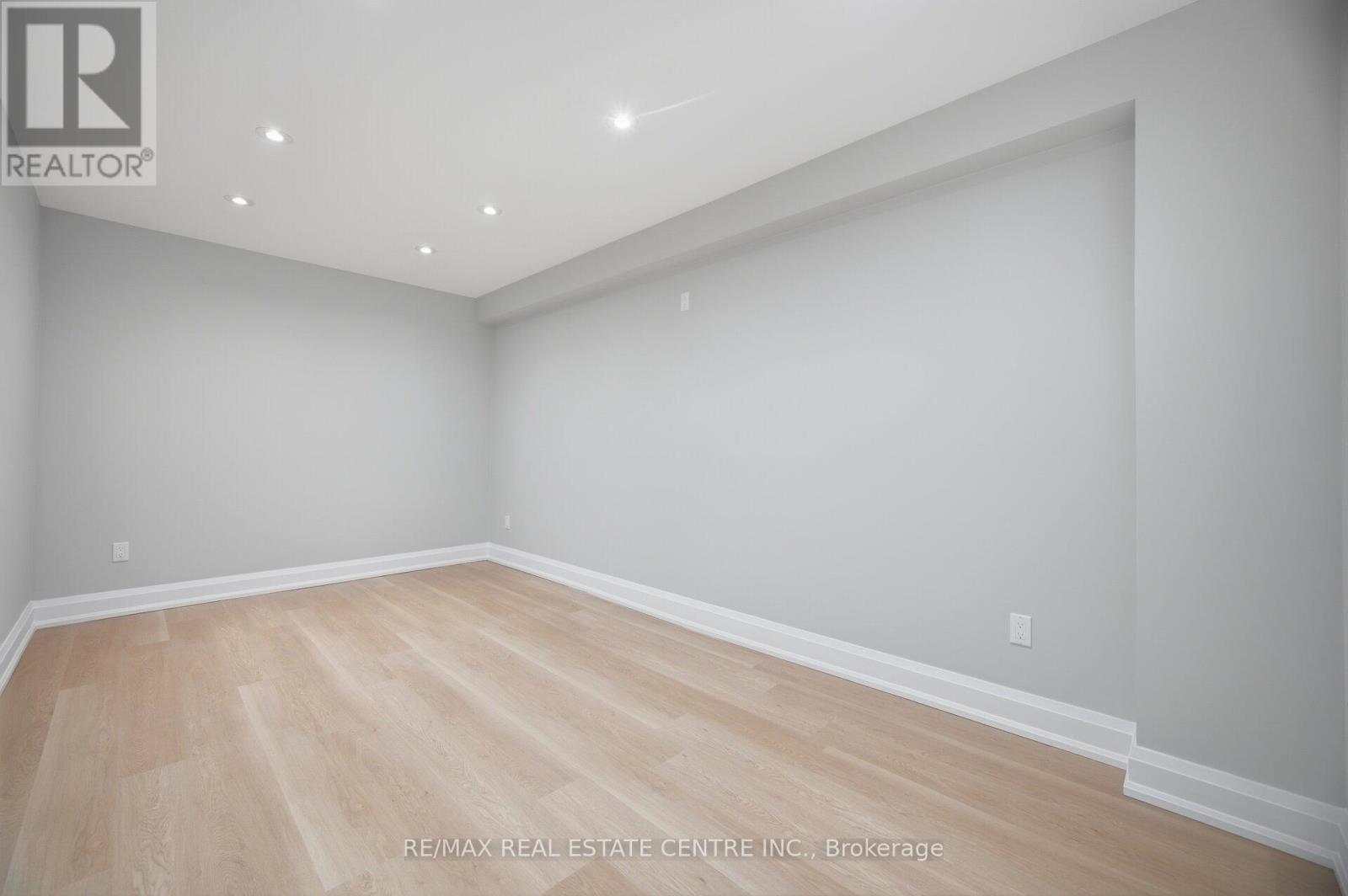 4028 Sasha Court, Mississauga (Rathwood), Ontario  L4W 3K9 - Photo 22 - W12938354