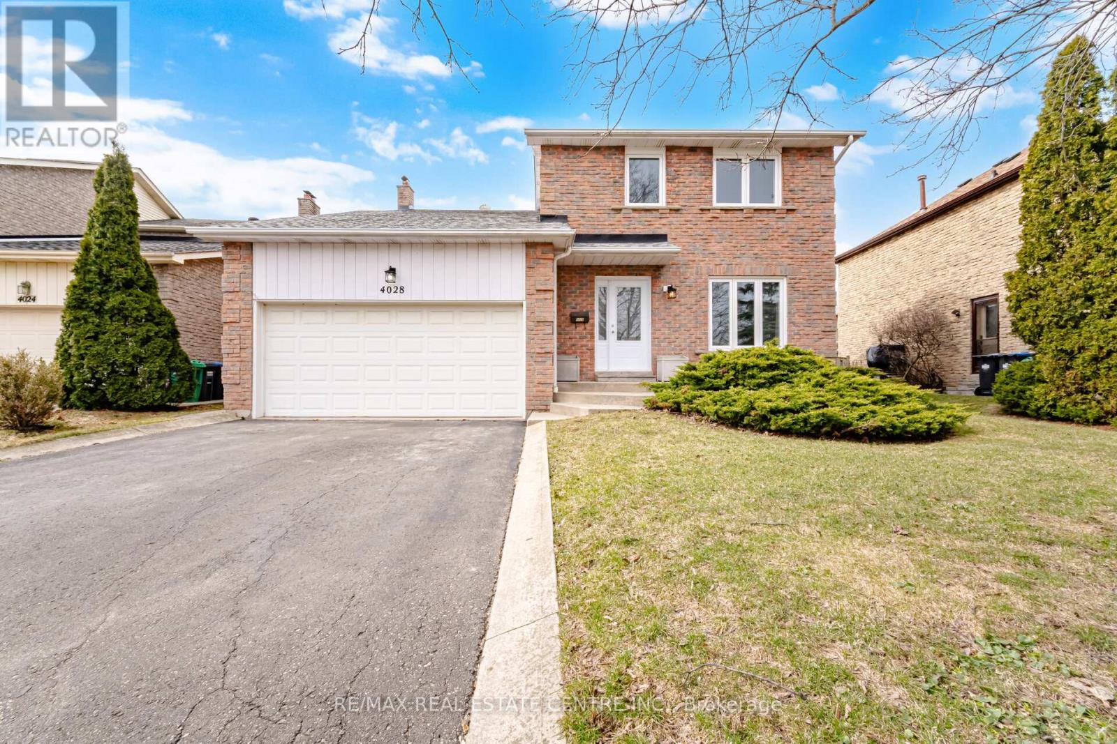 4028 Sasha Court, Mississauga (Rathwood), Ontario  L4W 3K9 - Photo 3 - W12938354