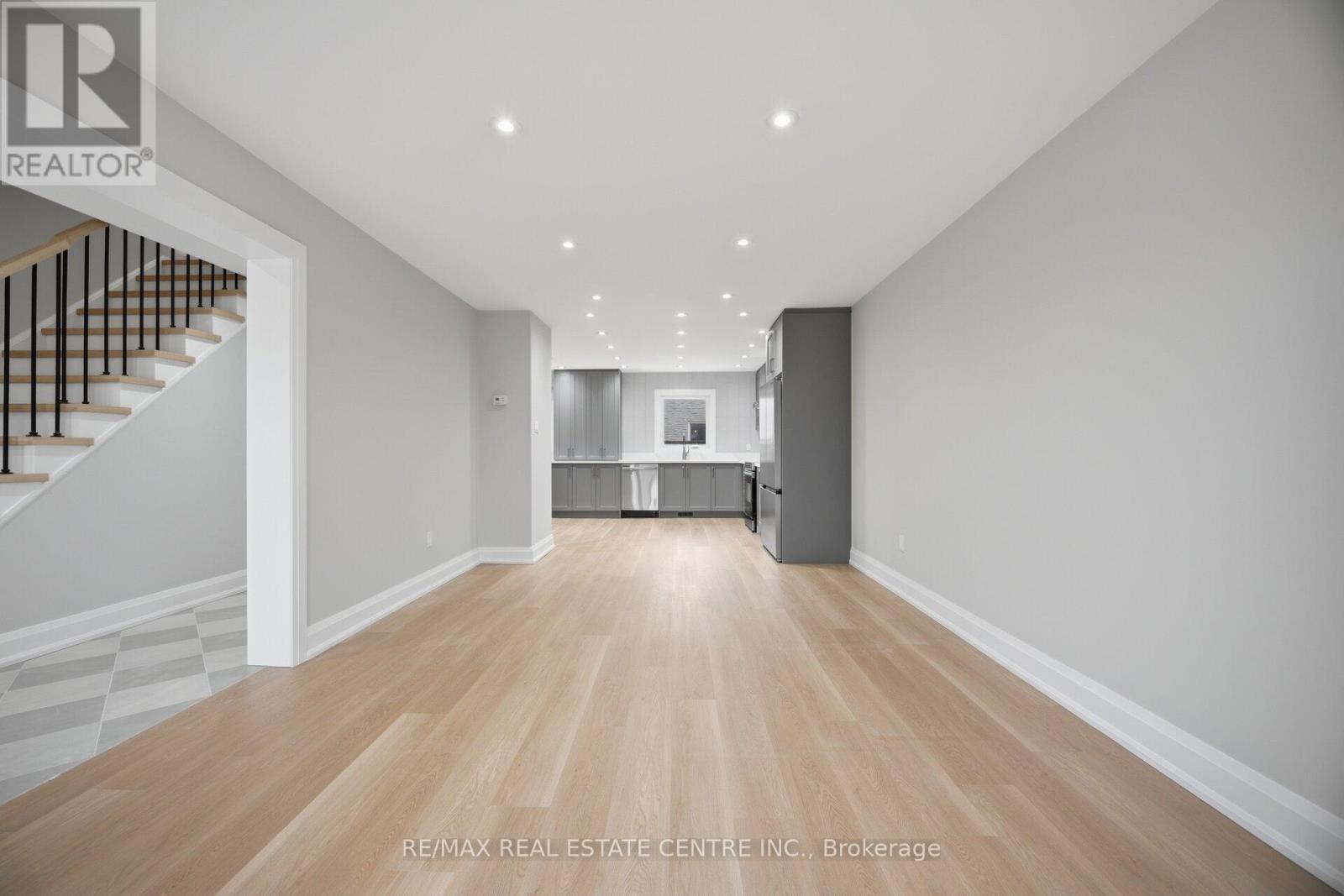 4028 Sasha Court, Mississauga (Rathwood), Ontario  L4W 3K9 - Photo 9 - W12938354