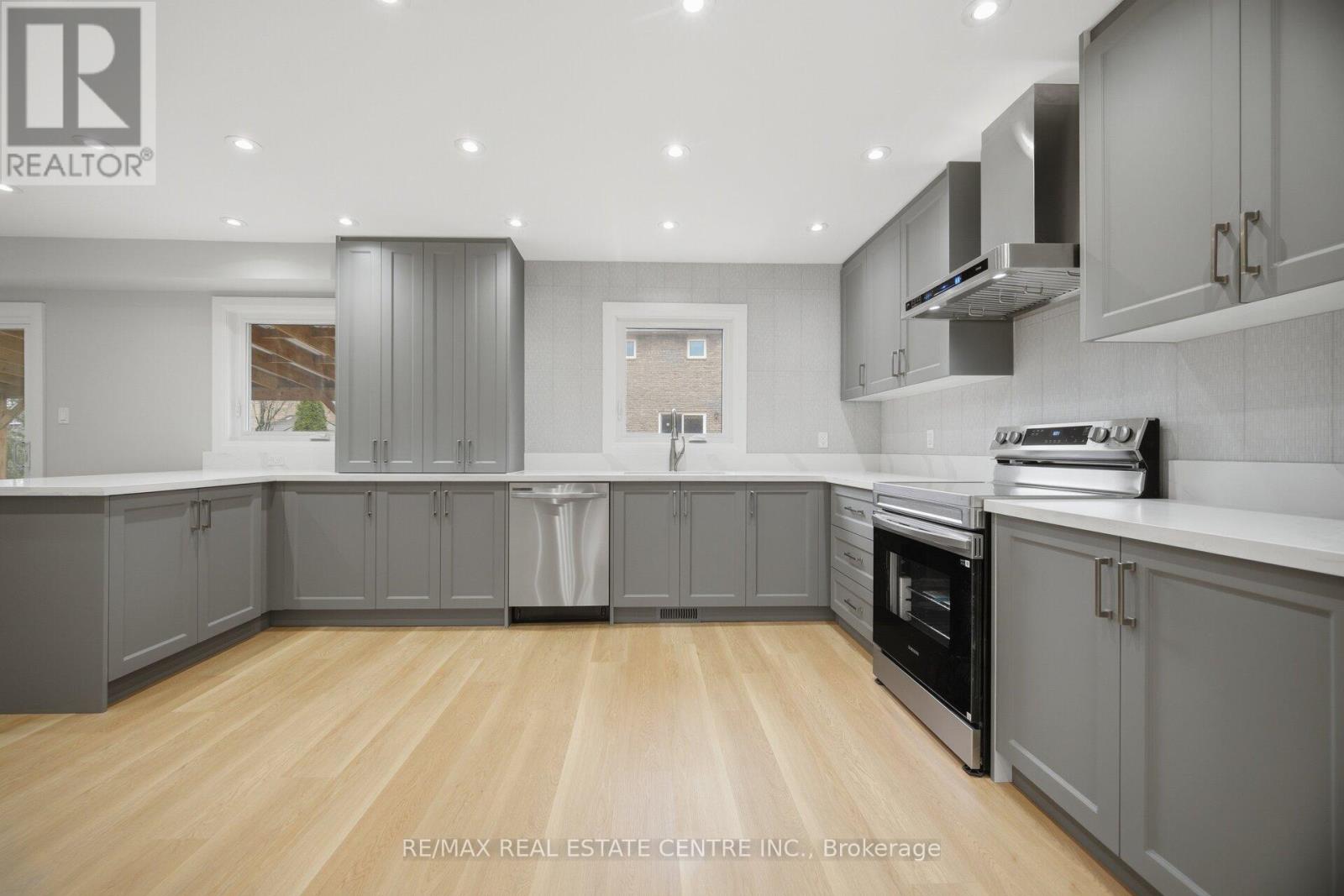 4028 Sasha Court, Mississauga (Rathwood), Ontario  L4W 3K9 - Photo 16 - W12938354