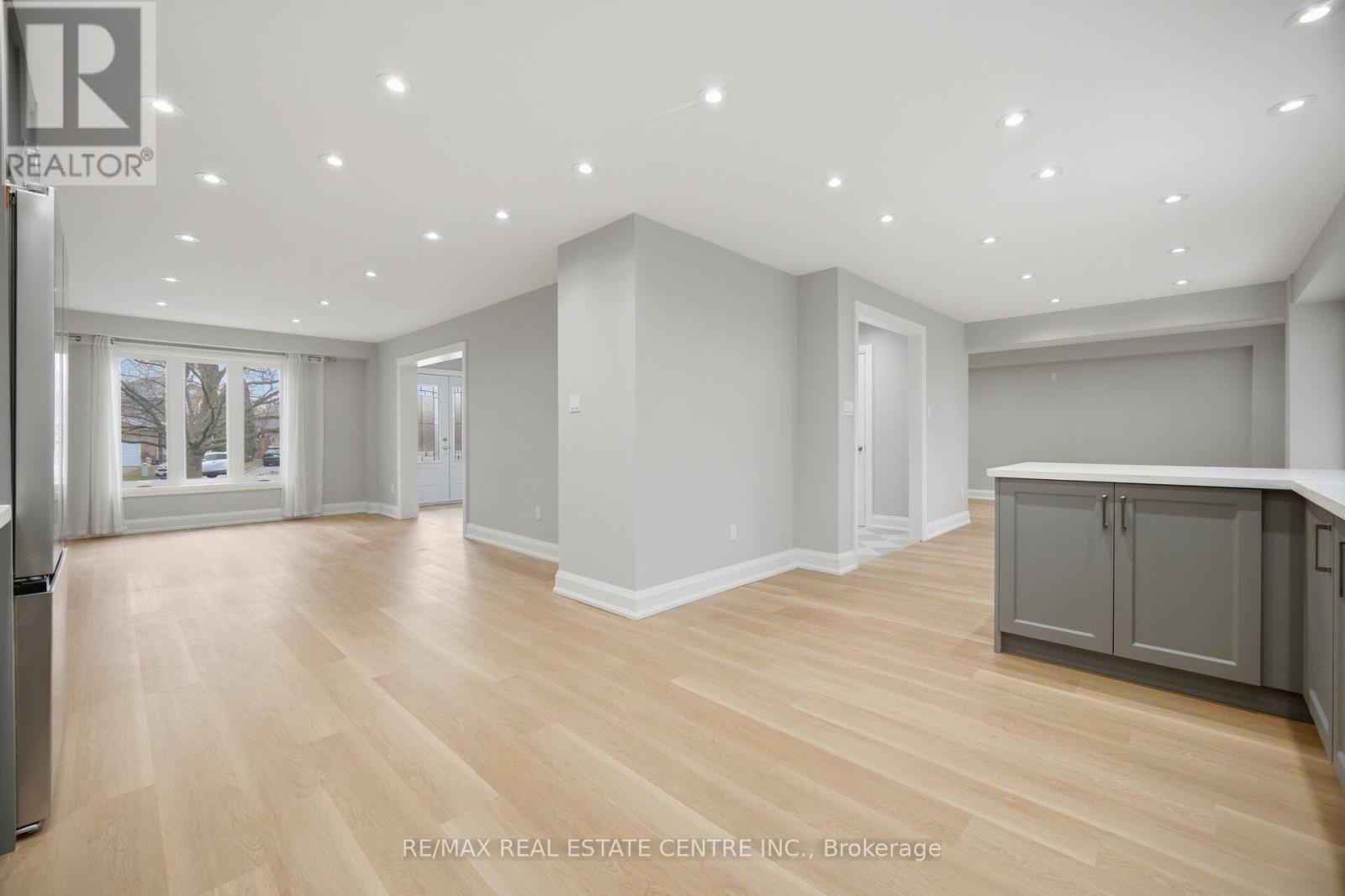 4028 Sasha Court, Mississauga (Rathwood), Ontario  L4W 3K9 - Photo 18 - W12938354