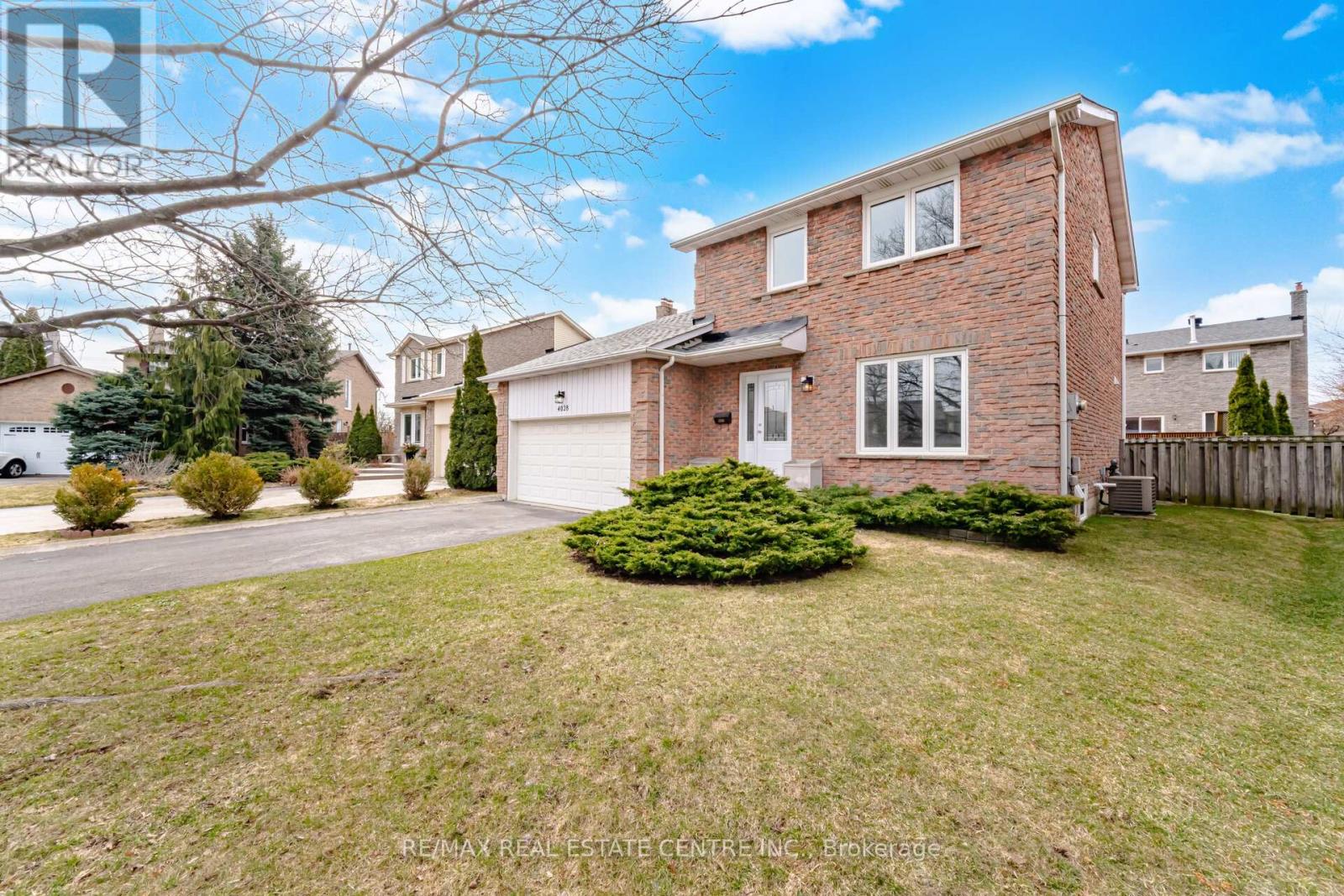 4028 Sasha Court, Mississauga (Rathwood), Ontario  L4W 3K9 - Photo 2 - W12938354