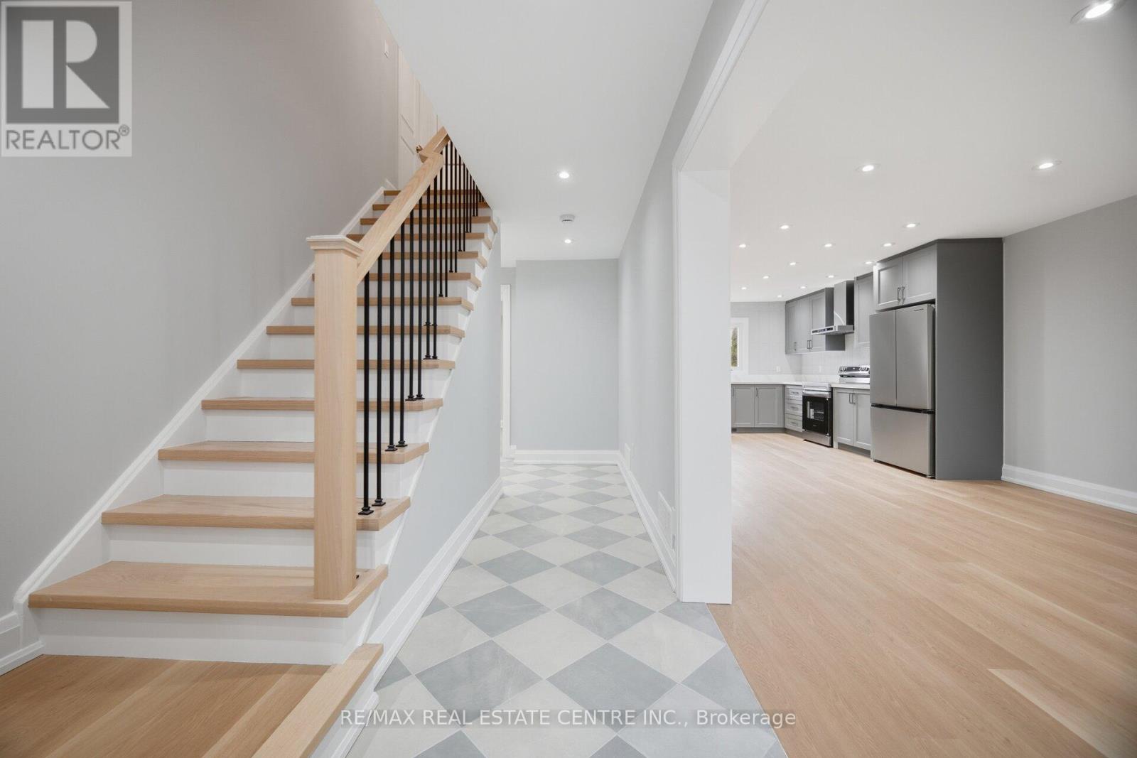 4028 Sasha Court, Mississauga (Rathwood), Ontario  L4W 3K9 - Photo 6 - W12938354