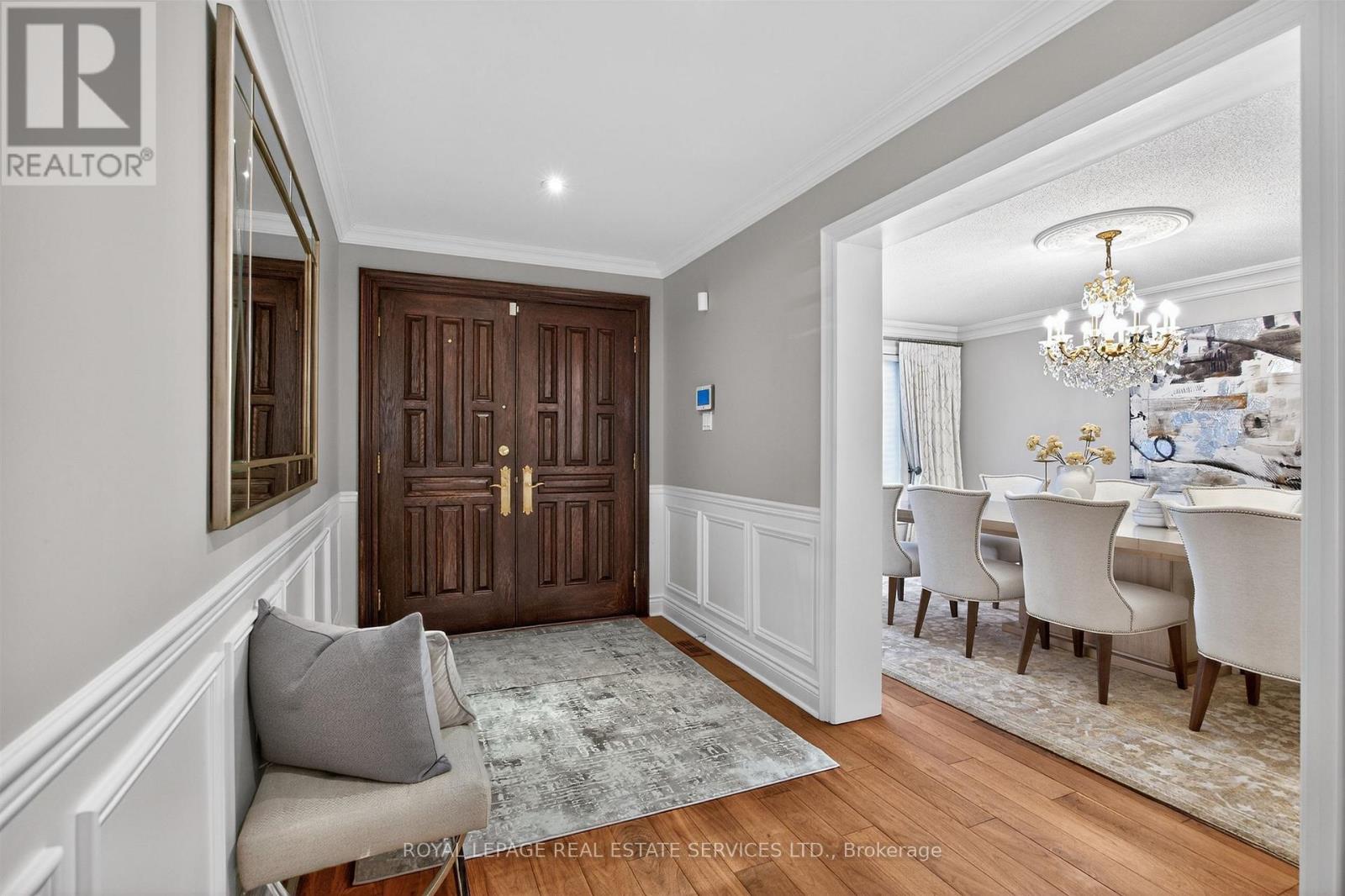 1882 Flintlock Court, Mississauga, Ontario  L5L 3E1 - Photo 4 - W12938956