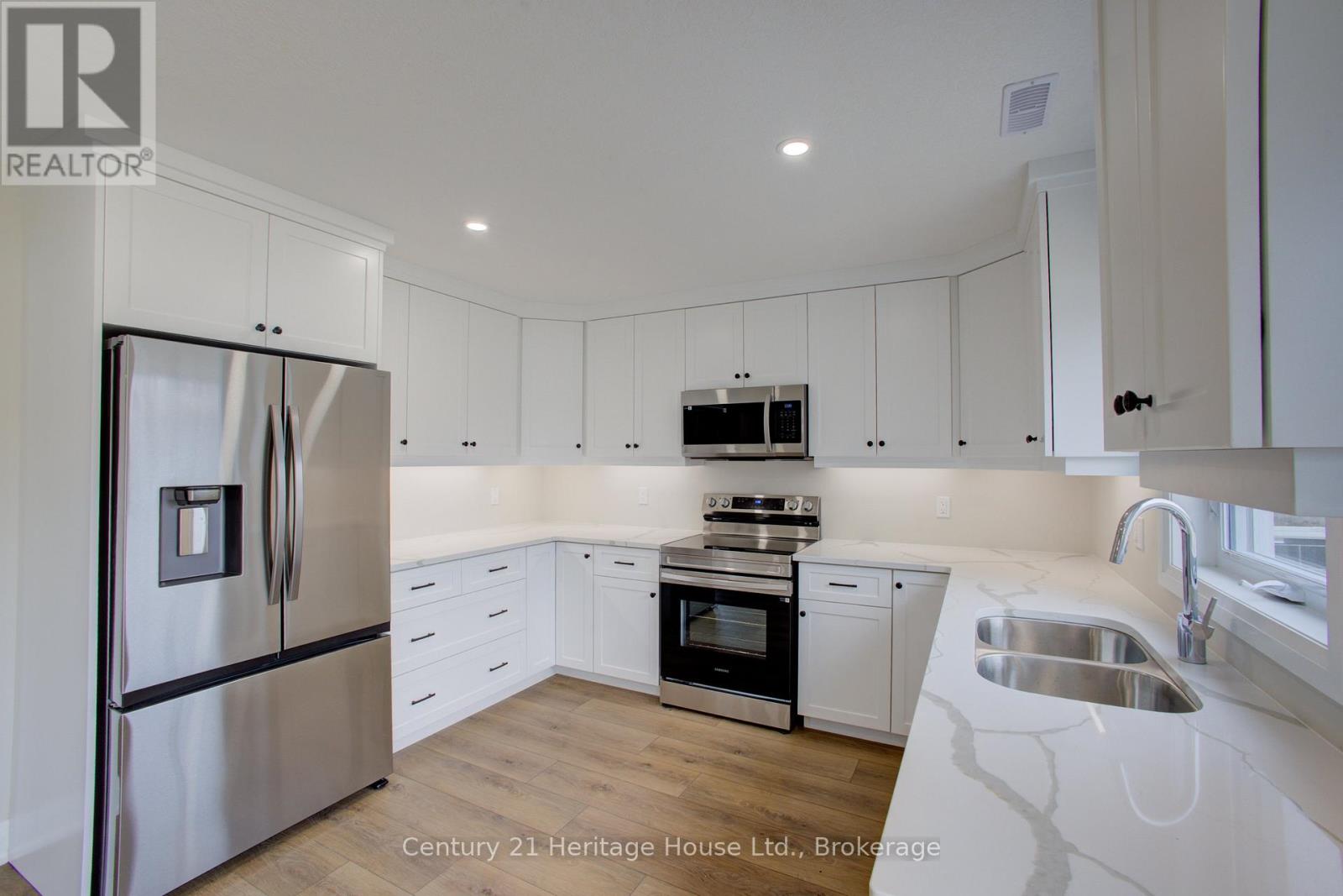 4 - 229 Bruce Street S, West Grey, Ontario  N0G 1R0 - Photo 11 - X12468225