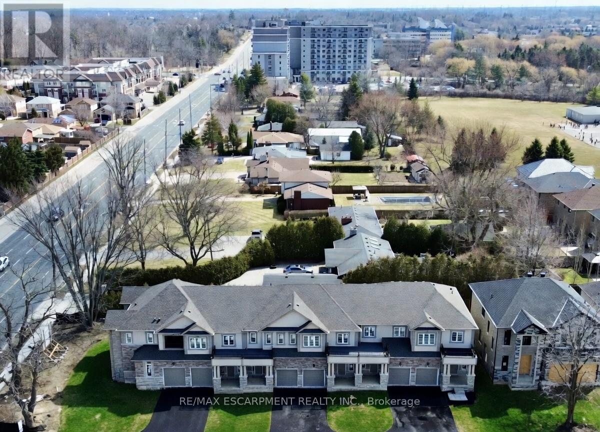 15 Davinci Boulevard, Hamilton, Ontario  L9B 1B7 - Photo 4 - X12937216