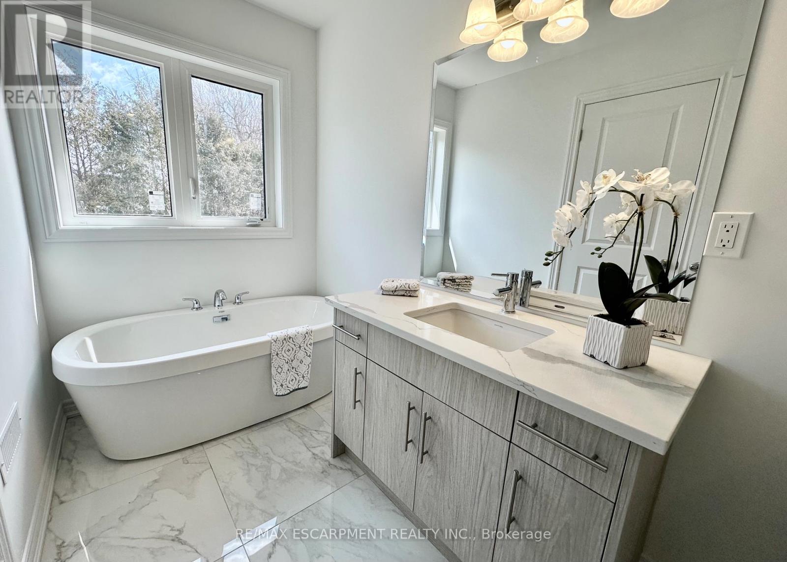 15 Davinci Boulevard, Hamilton, Ontario  L9B 1B7 - Photo 25 - X12937216