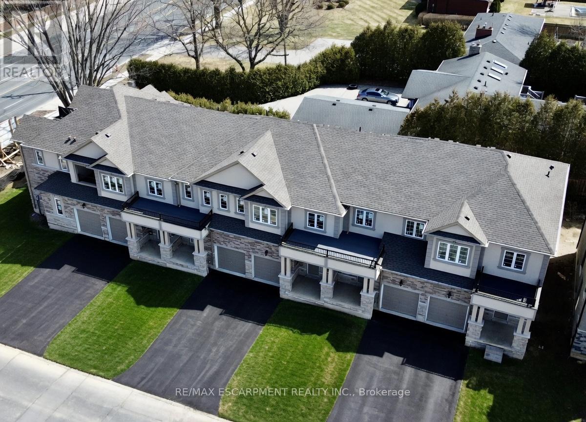 15 Davinci Boulevard, Hamilton, Ontario  L9B 1B7 - Photo 3 - X12937216