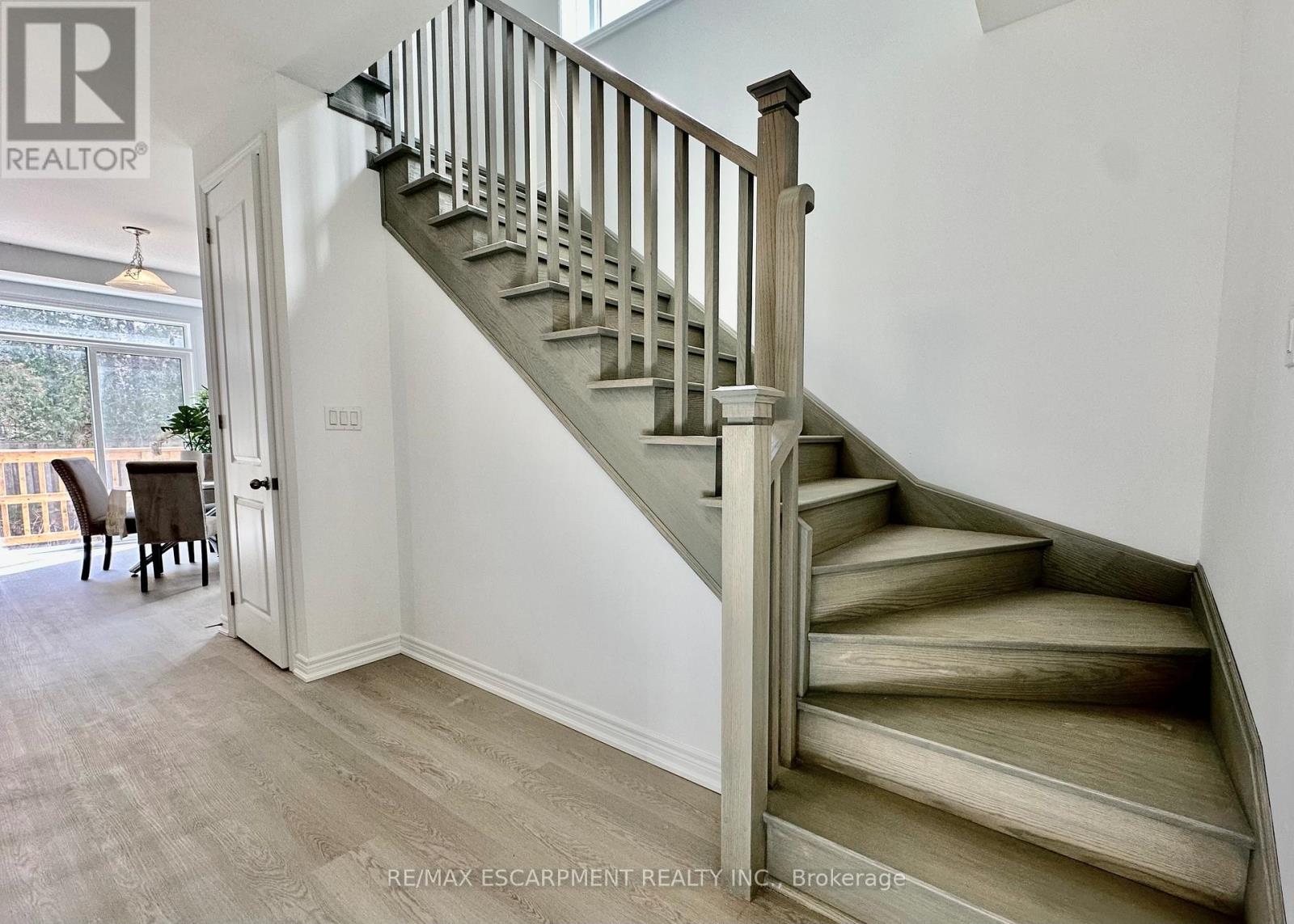 15 Davinci Boulevard, Hamilton, Ontario  L9B 1B7 - Photo 6 - X12937216