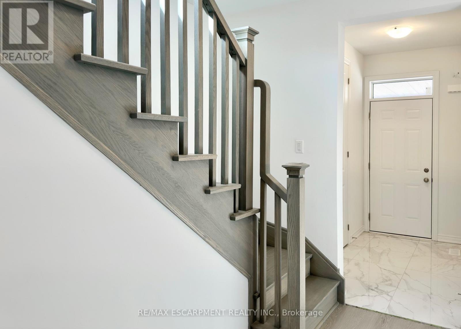 15 Davinci Boulevard, Hamilton, Ontario  L9B 1B7 - Photo 7 - X12937216