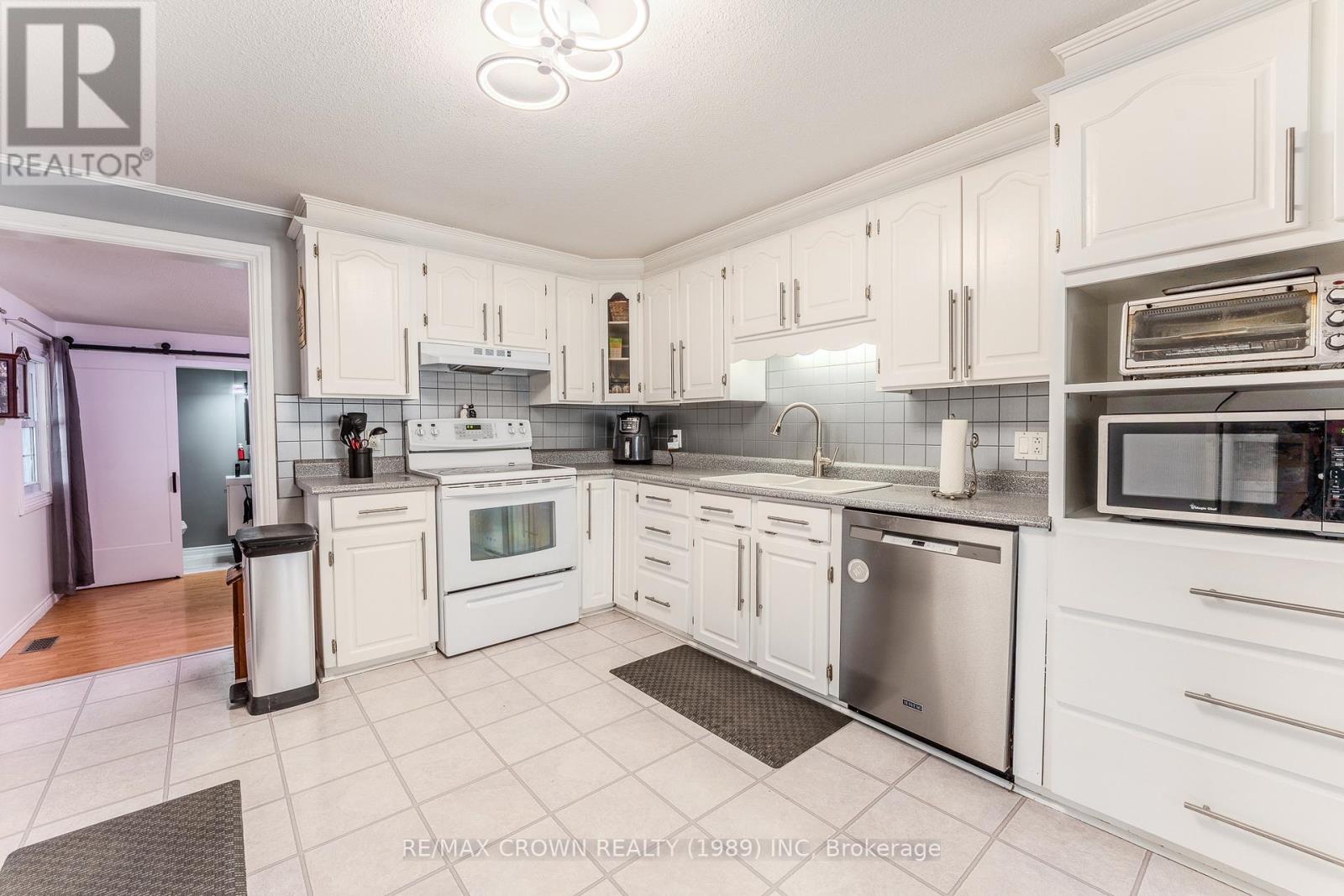 281 Arthur Street, West Nipissing, Ontario  P2B 3B4 - Photo 8 - X12939686