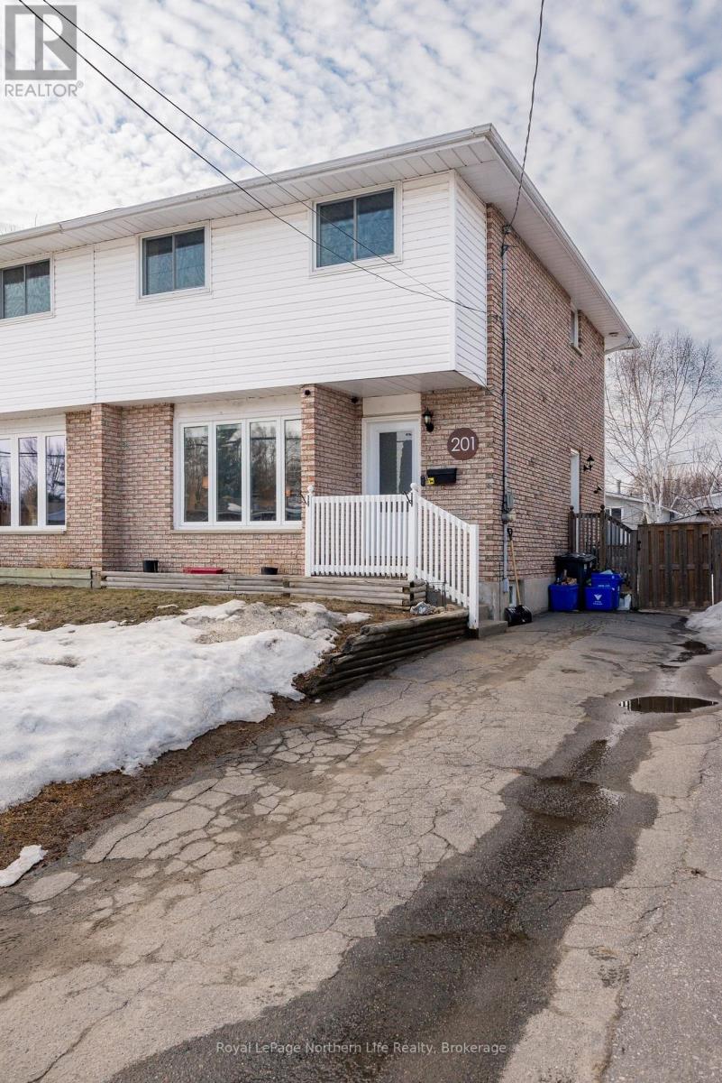 201 Marshall Park Drive, North Bay, Ontario  P1A 3L1 - Photo 1 - X12939786