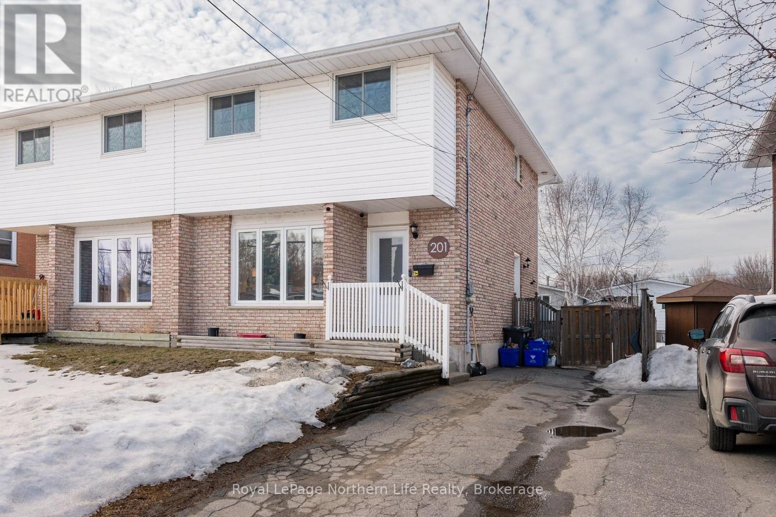 201 Marshall Park Drive, North Bay, Ontario  P1A 3L1 - Photo 2 - X12939786