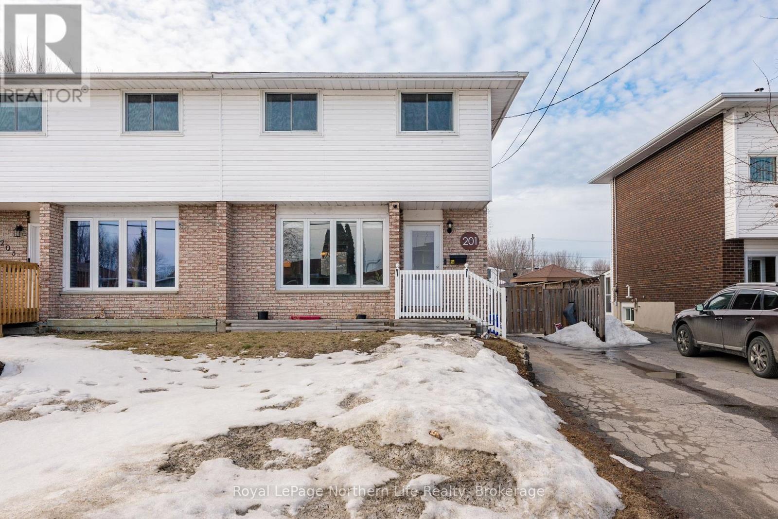 201 Marshall Park Drive, North Bay, Ontario  P1A 3L1 - Photo 4 - X12939786