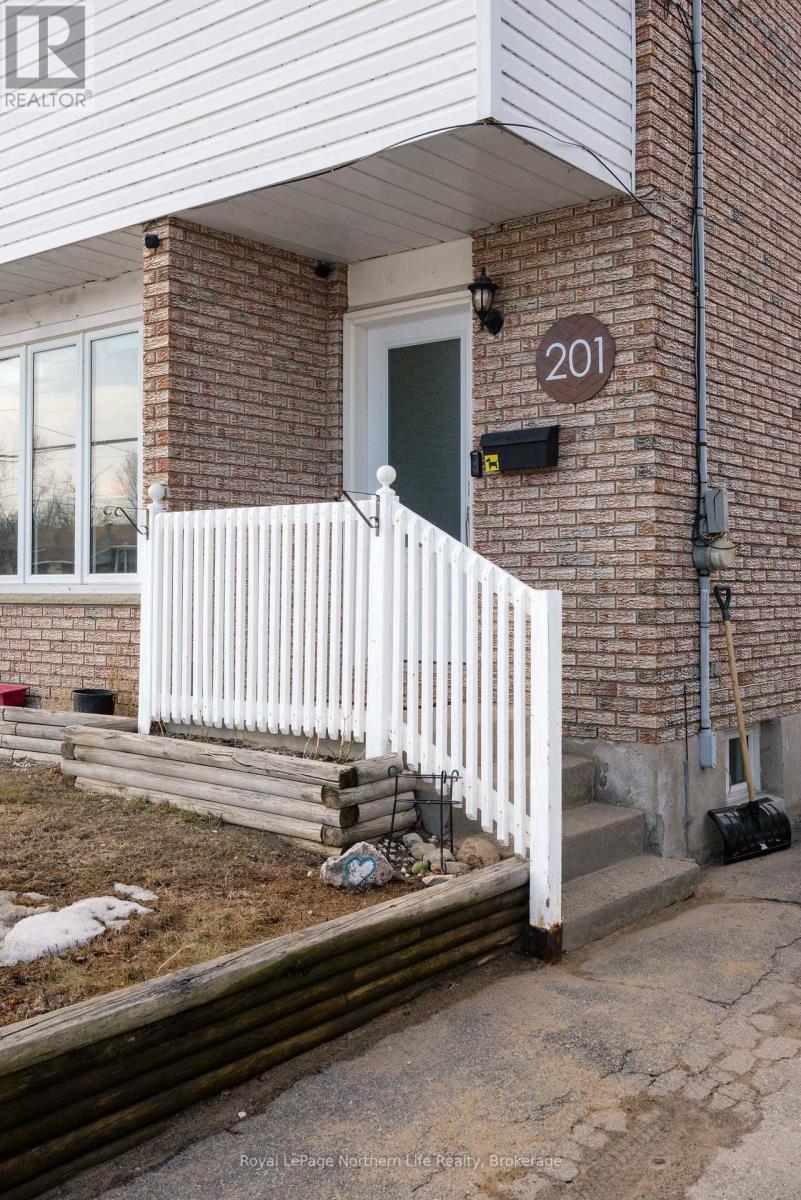 201 Marshall Park Drive, North Bay, Ontario  P1A 3L1 - Photo 5 - X12939786