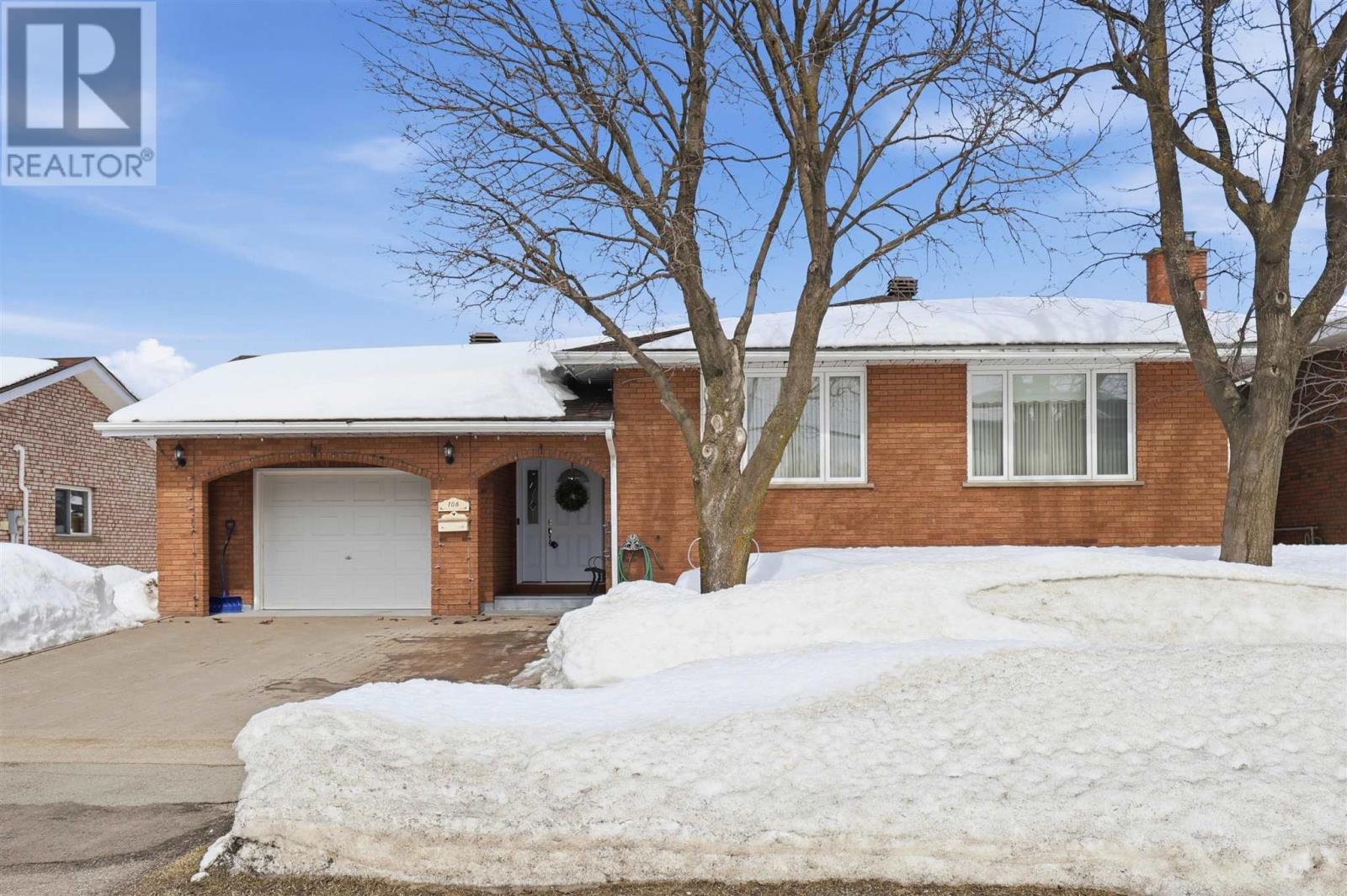 106 Johnson Ave, Sault Ste. Marie, Ontario  P6C 2V5 - Photo 2 - SM260576