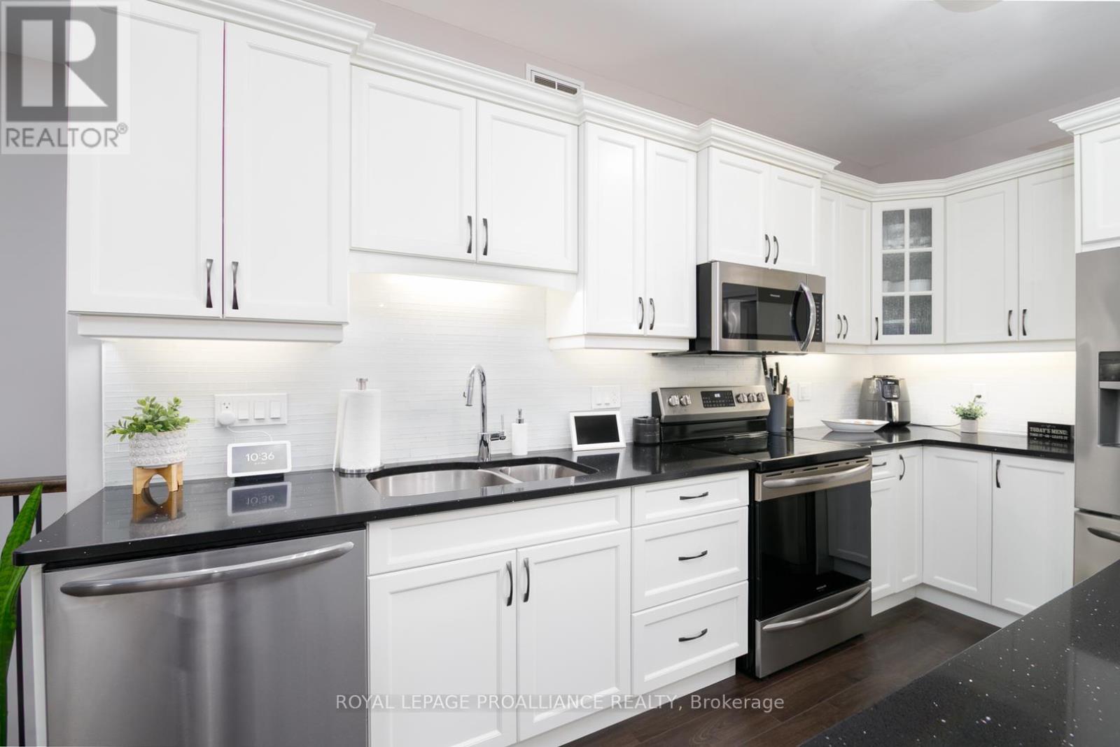 81 Sienna Avenue, Belleville, Ontario  K8P 0E9 - Photo 11 - X12939608