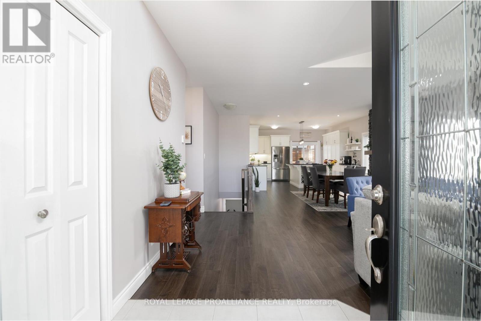 81 Sienna Avenue, Belleville, Ontario  K8P 0E9 - Photo 3 - X12939608