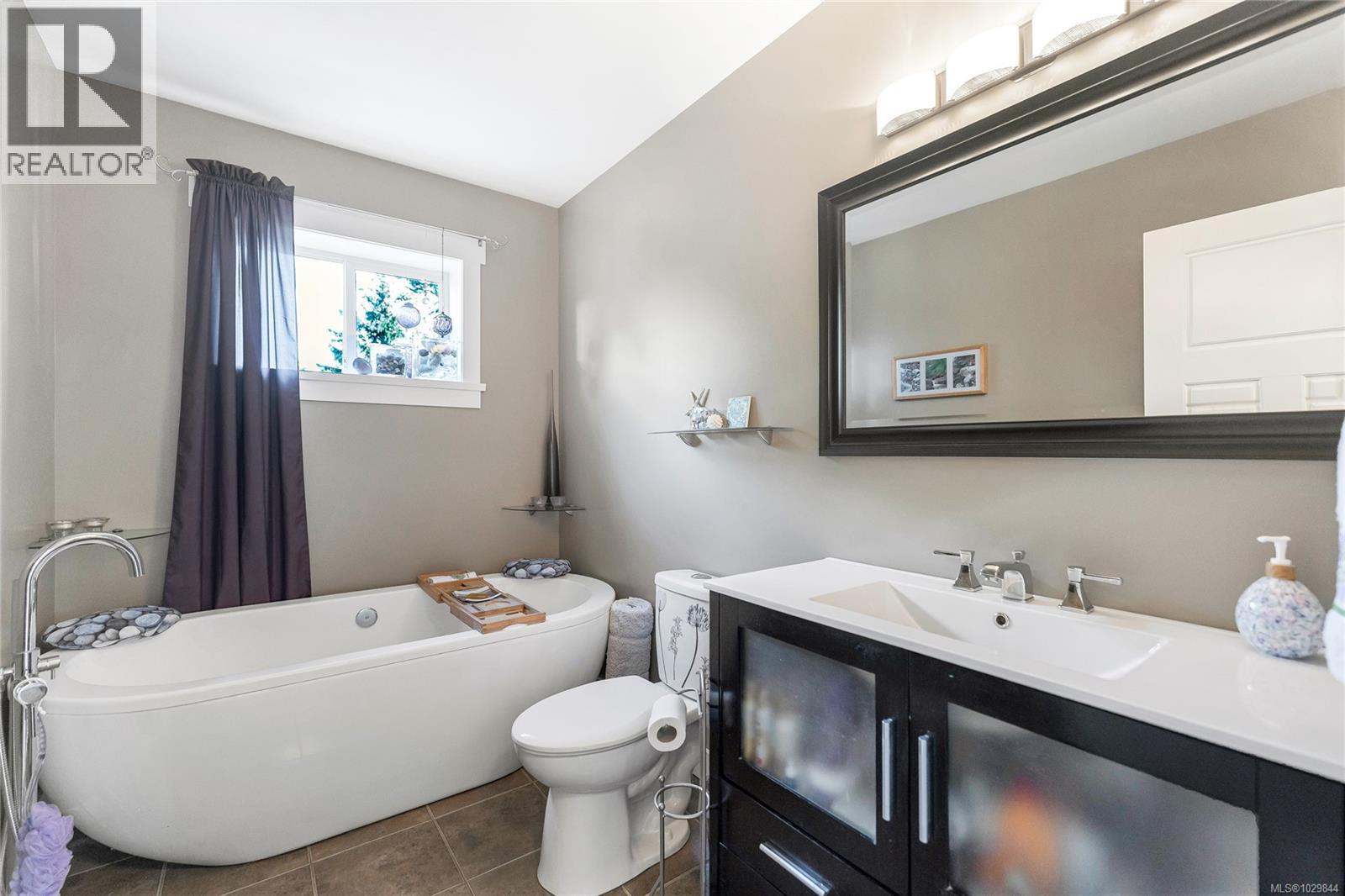 1084 Tatlow Rd, North Saanich, British Columbia  V8L 5P3 - Photo 36 - 1029844