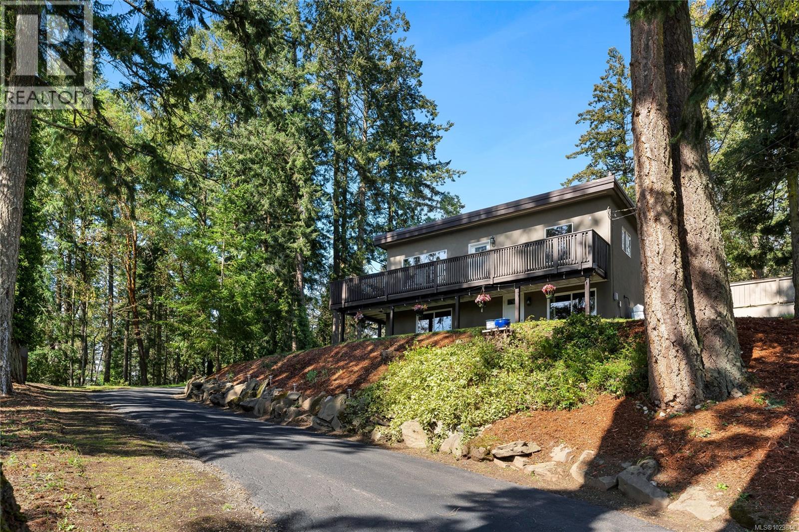 1084 Tatlow Rd, North Saanich, British Columbia
