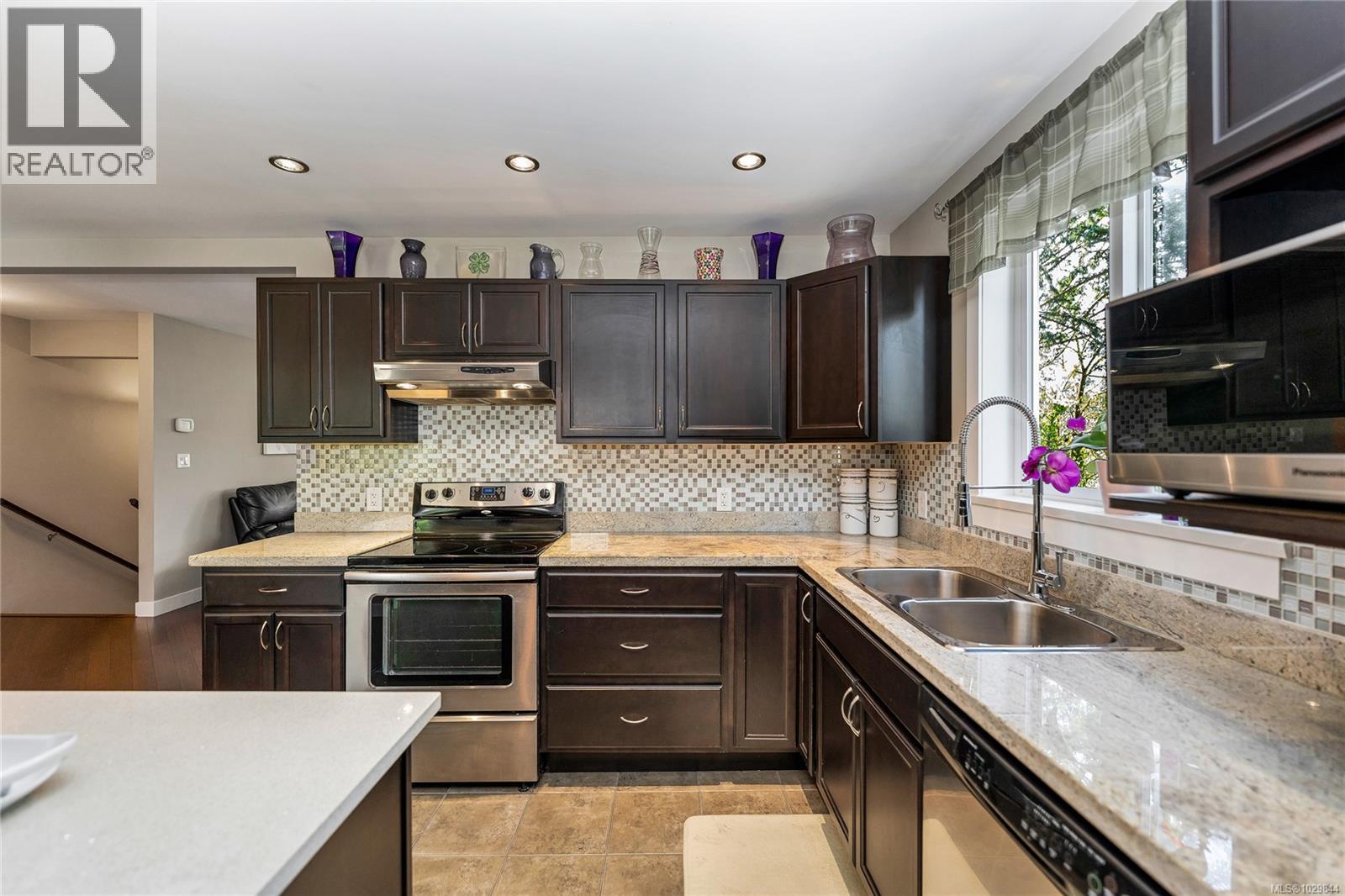 1084 Tatlow Rd, North Saanich, British Columbia  V8L 5P3 - Photo 6 - 1029844