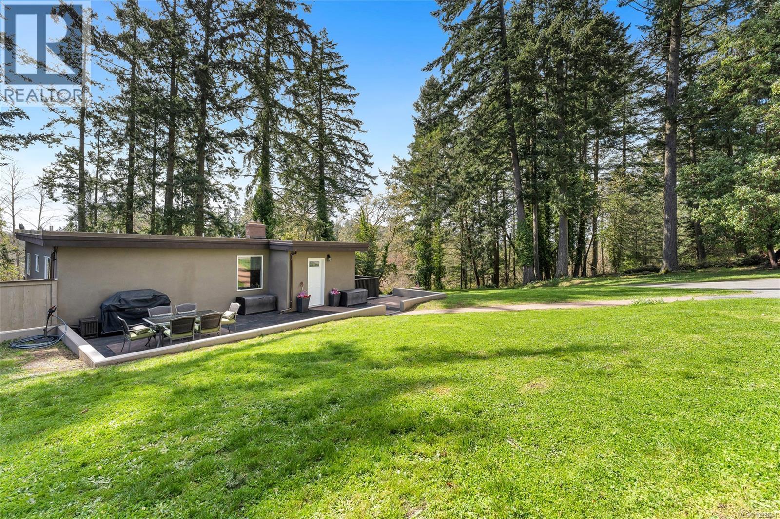 1084 Tatlow Rd, North Saanich, British Columbia  V8L 5P3 - Photo 24 - 1029844