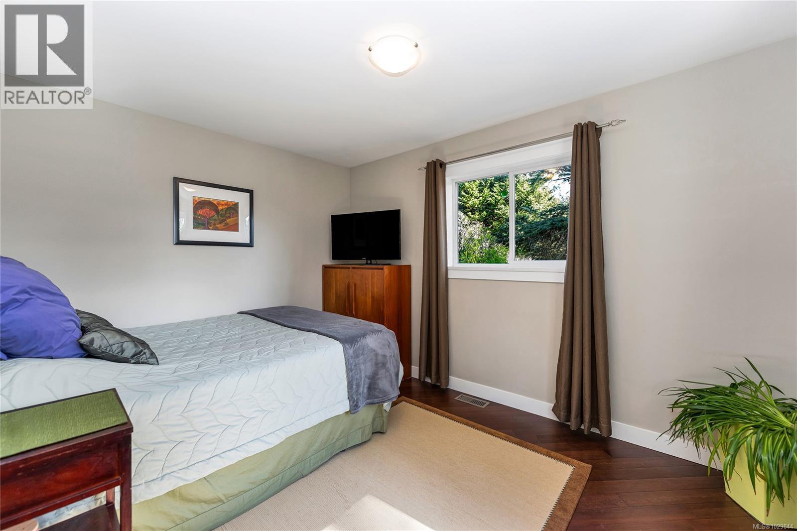 1084 Tatlow Rd, North Saanich, British Columbia  V8L 5P3 - Photo 31 - 1029844