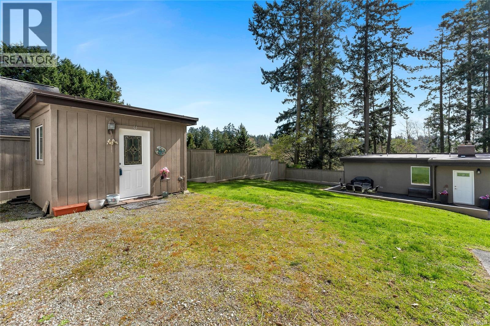 1084 Tatlow Rd, North Saanich, British Columbia  V8L 5P3 - Photo 44 - 1029844