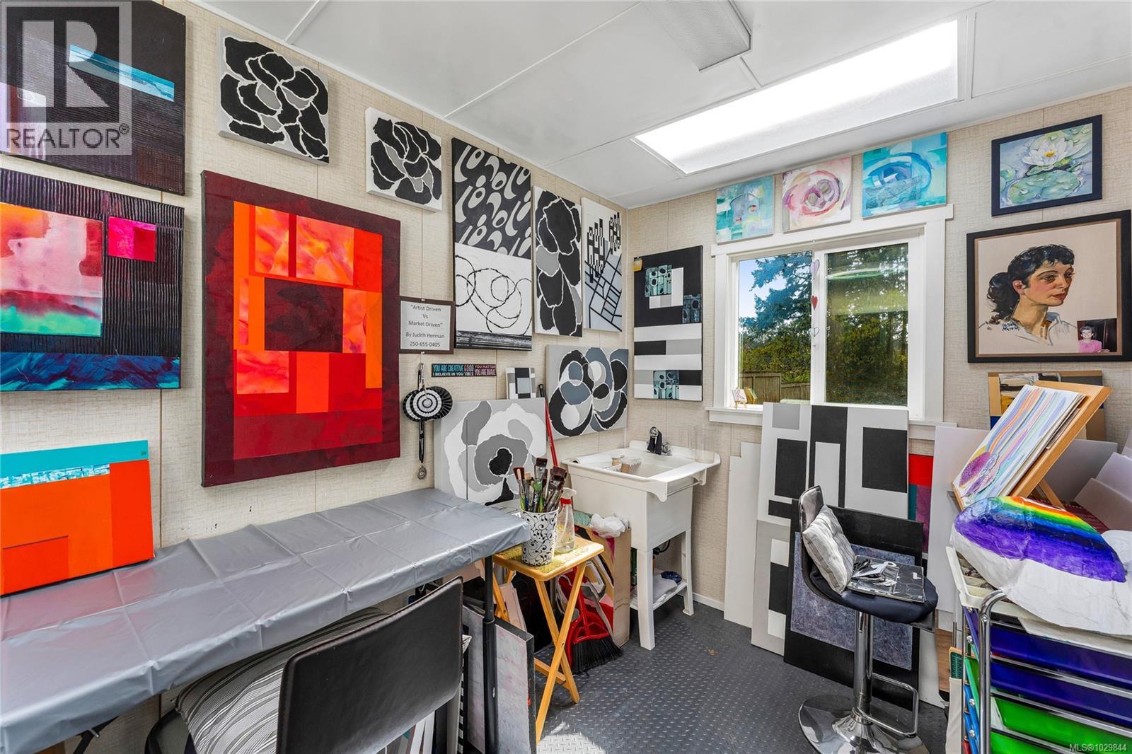 1084 Tatlow Rd, North Saanich, British Columbia  V8L 5P3 - Photo 45 - 1029844