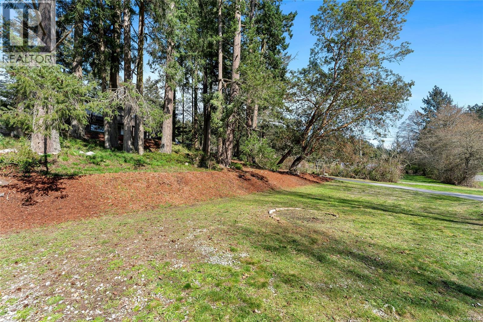 1084 Tatlow Rd, North Saanich, British Columbia  V8L 5P3 - Photo 15 - 1029844