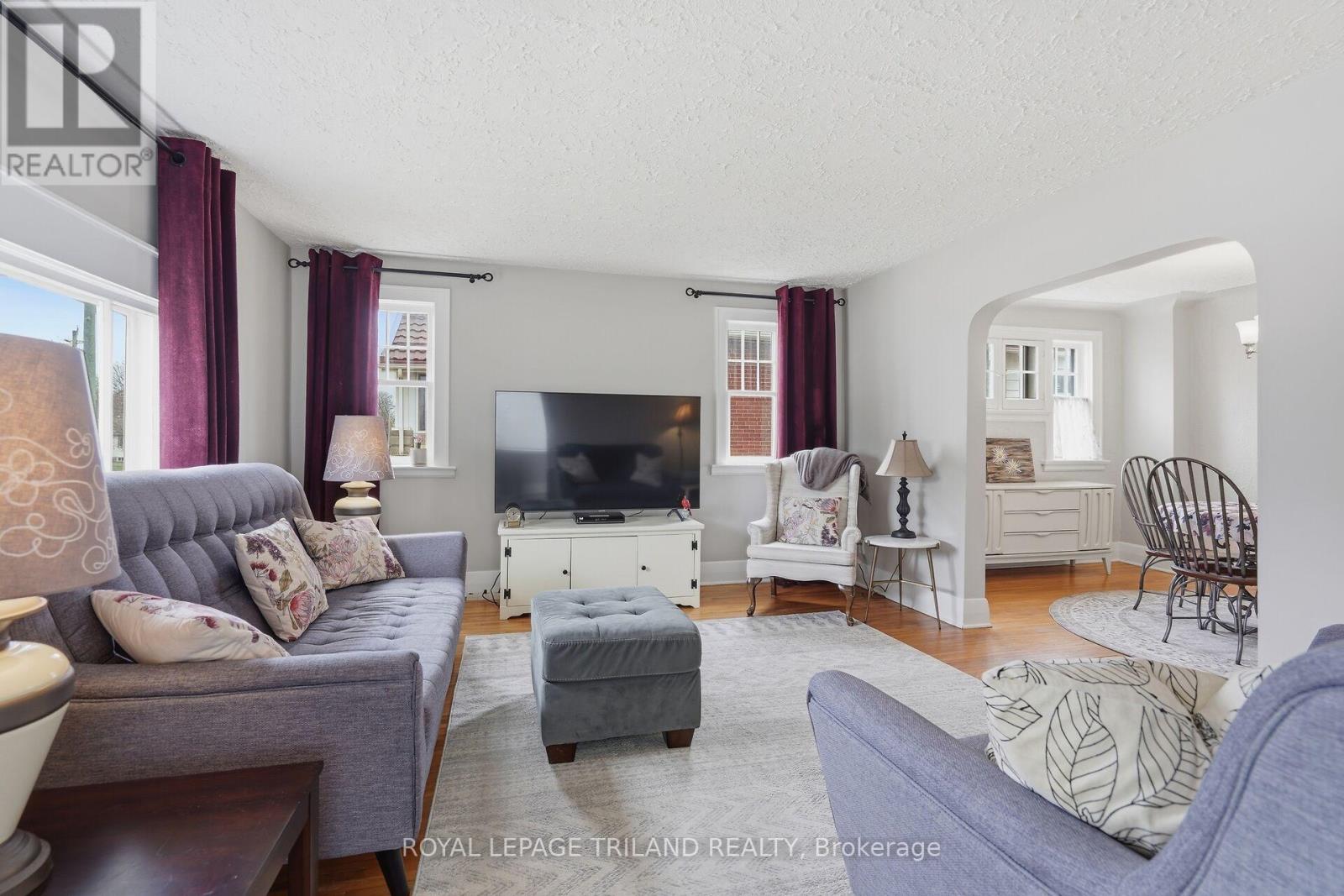 Photo 4 of 27 for 333 Thompson Road