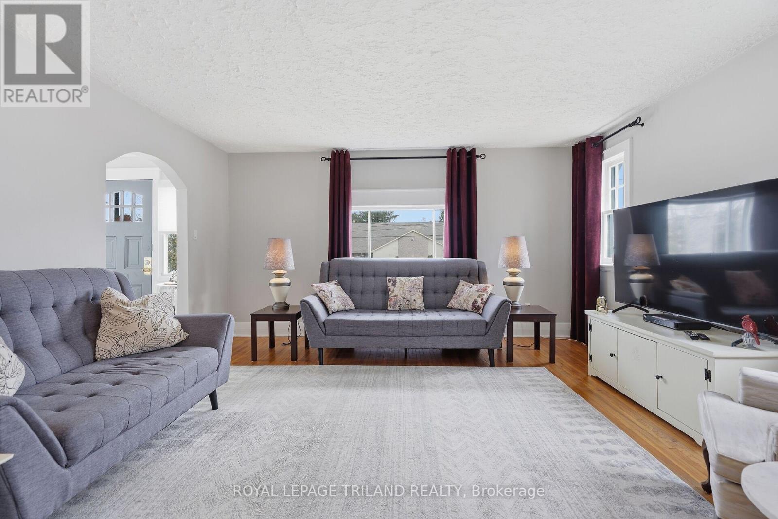 Photo 5 of 27 for 333 Thompson Road