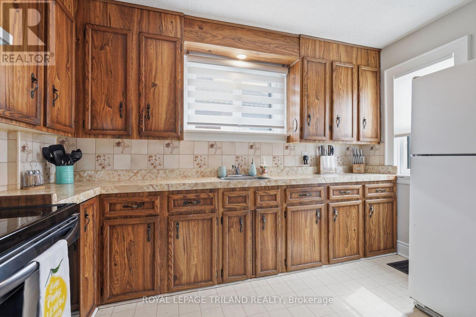 Photo 9 of 27 for 333 Thompson Road