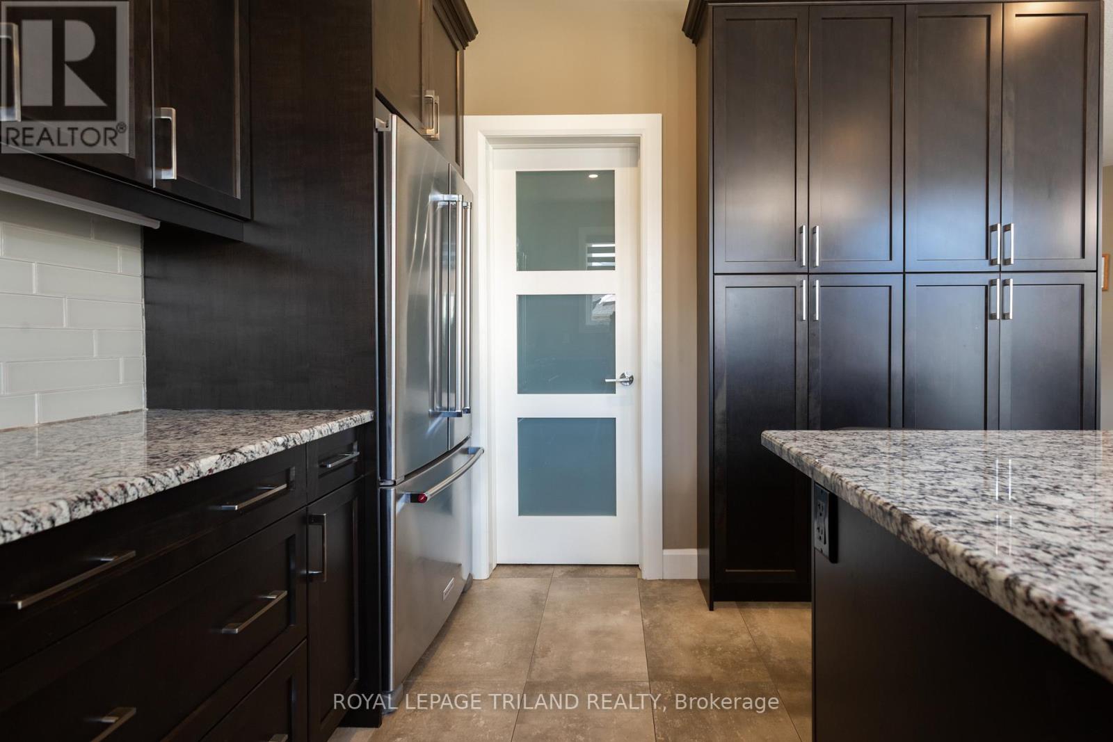 253 Boardwalk Way, Thames Centre, Ontario  N0L 1G2 - Photo 11 - X12939680