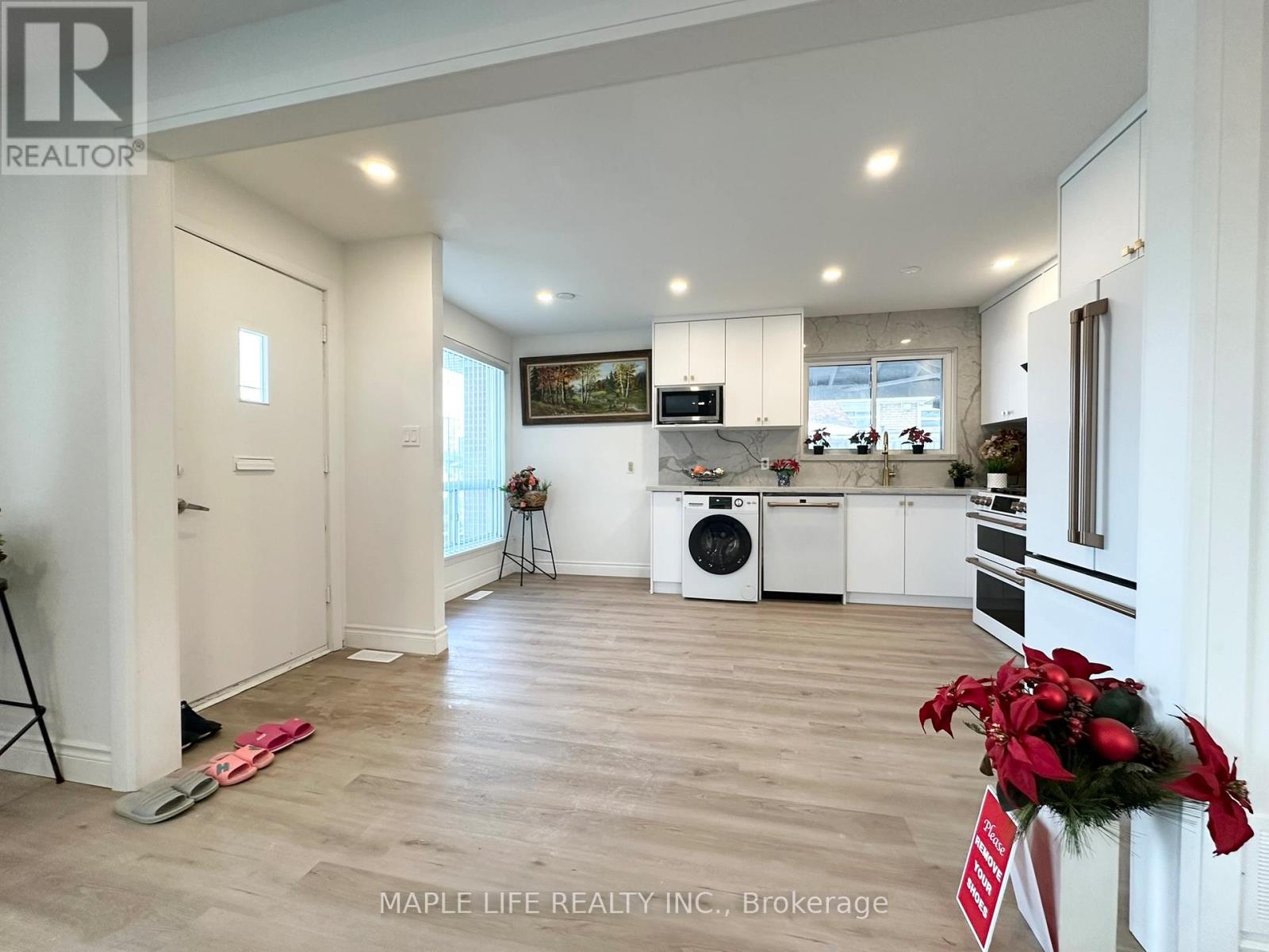 15 Nymark Avenue, Toronto, Ontario  M2J 2G8 - Photo 2 - C12939424