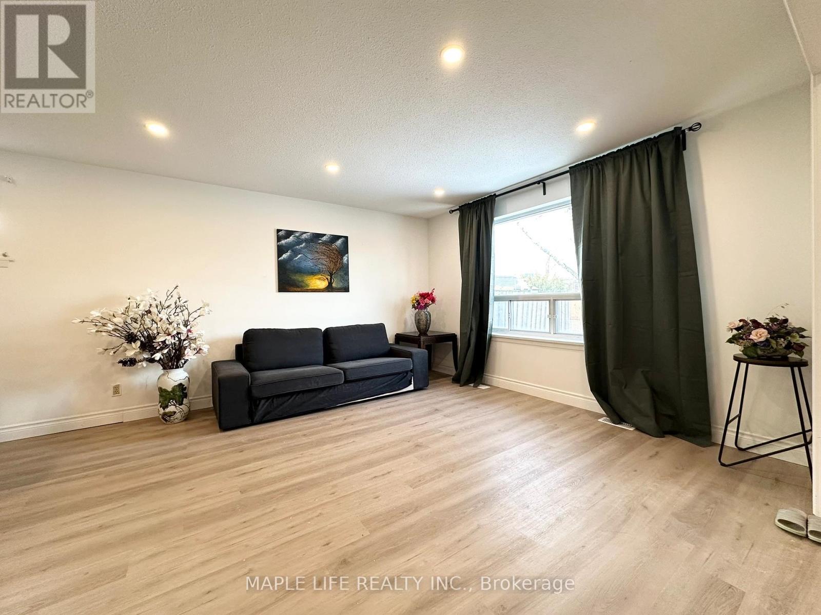 15 Nymark Avenue, Toronto, Ontario  M2J 2G8 - Photo 7 - C12939424