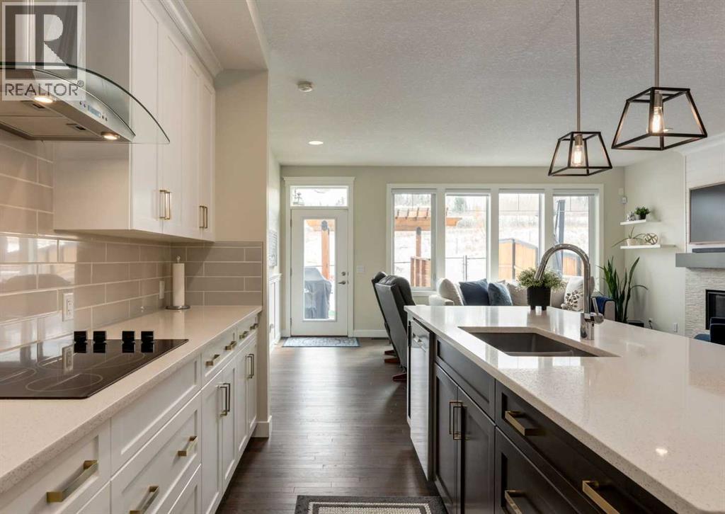 60 Crestbrook View SW, Calgary, Alberta  T3L 6G7 - Photo 6 - A2295774